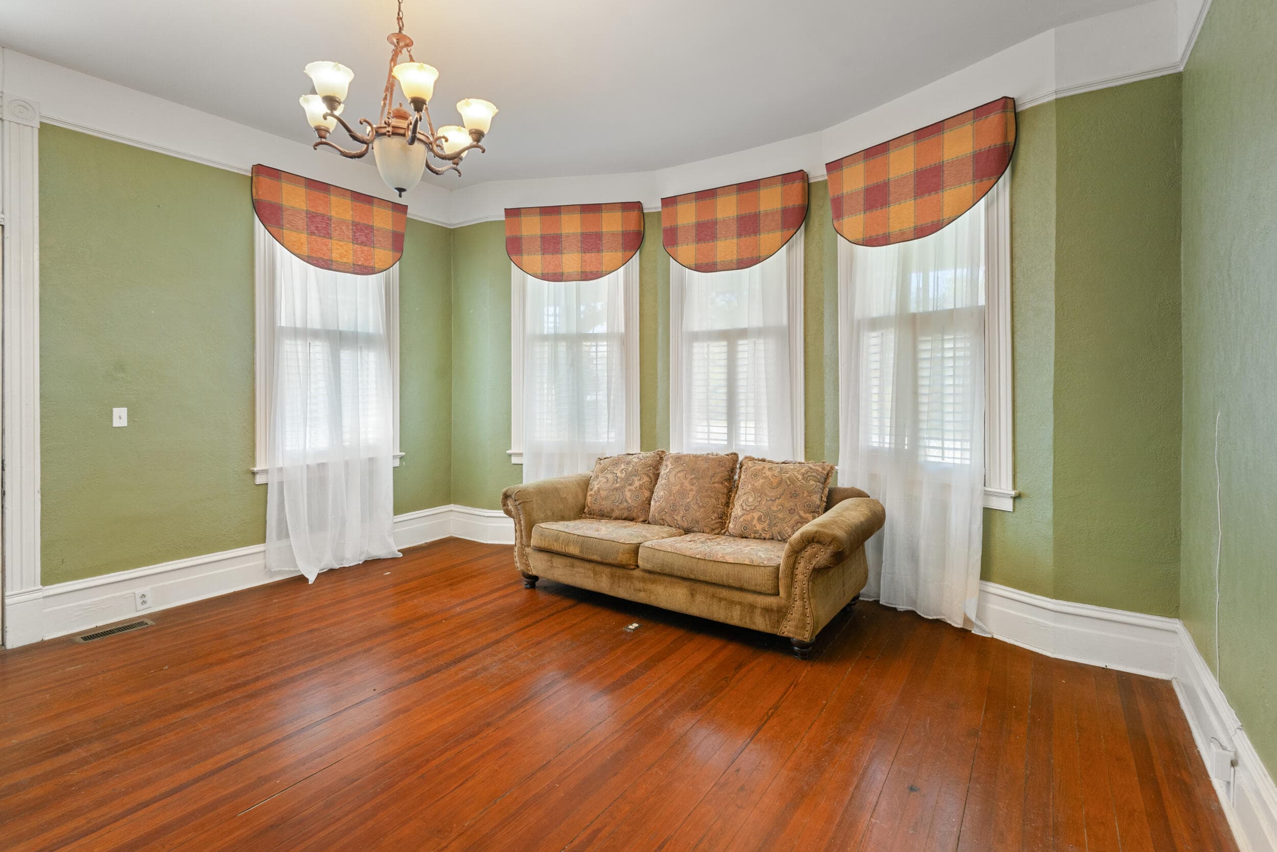 Single Family Residence at 401 W Broad Street, Louisville, GA 30434, photo 2 of 3