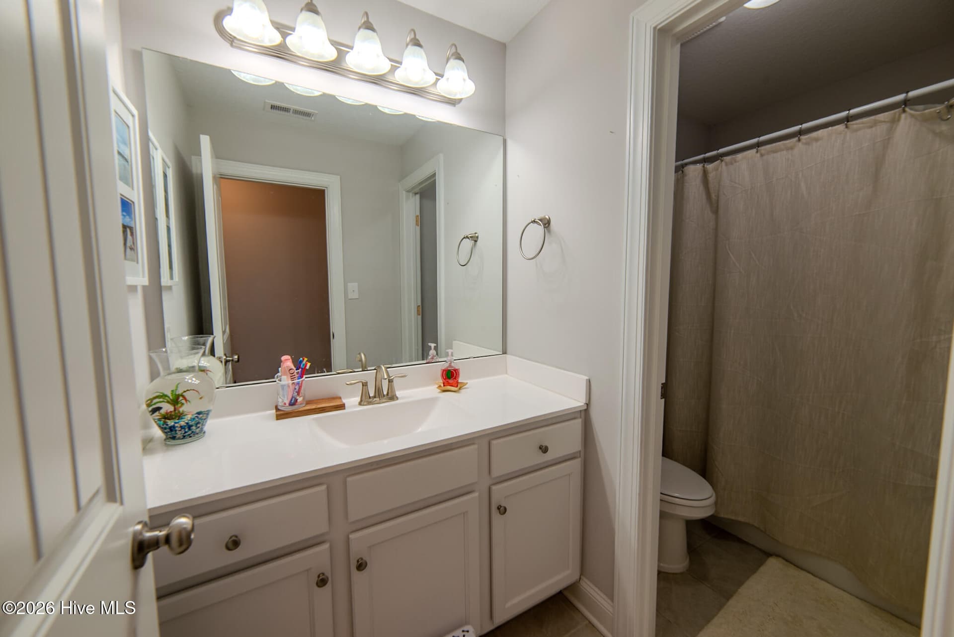 Single Family Residence at 207 Coscoroba Court, Swansboro, NC 28584, photo 20 of 32