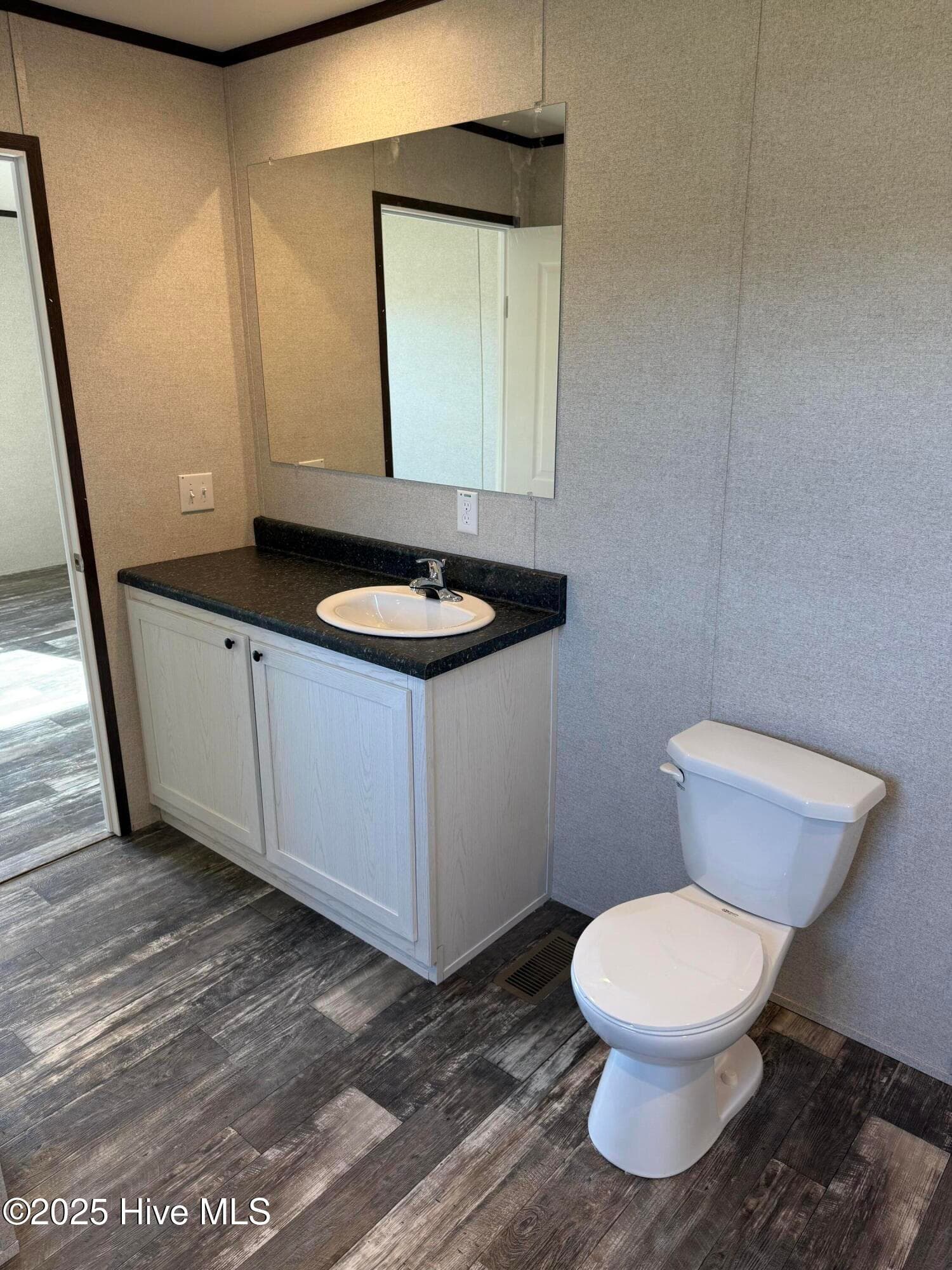 Manufactured Home at 2227 Twisted Hickory Road, Elizabethtown, NC 28337, photo 16 of 27