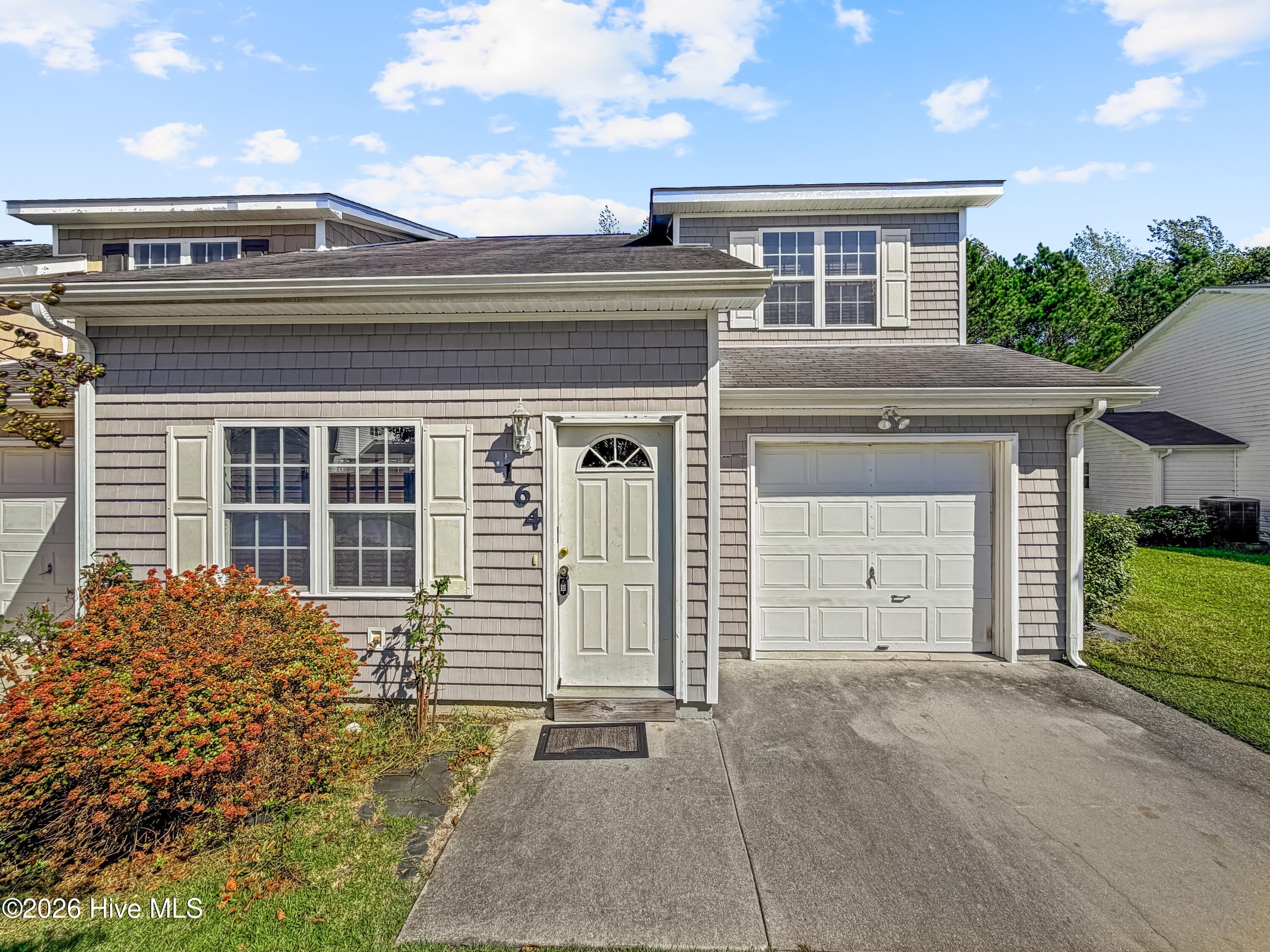 Townhouse at 164 Kelly Circle, Hubert, NC 28539, photo 2 of 33