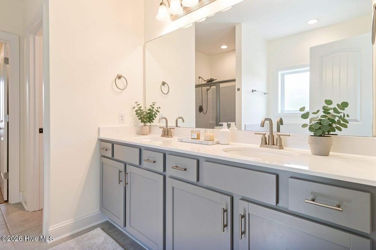 Dual Vanities - 2019 Tarpon Trail, New Bern, NC 28562