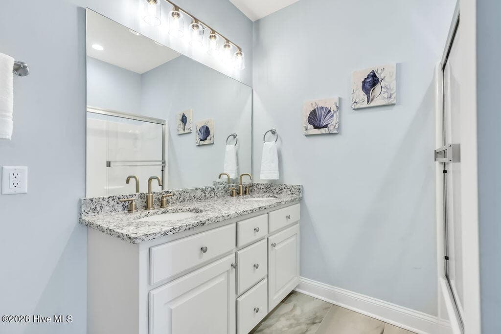 3rd floor hall bathroom - 244 Grandview Drive, Sneads Ferry, NC 28460