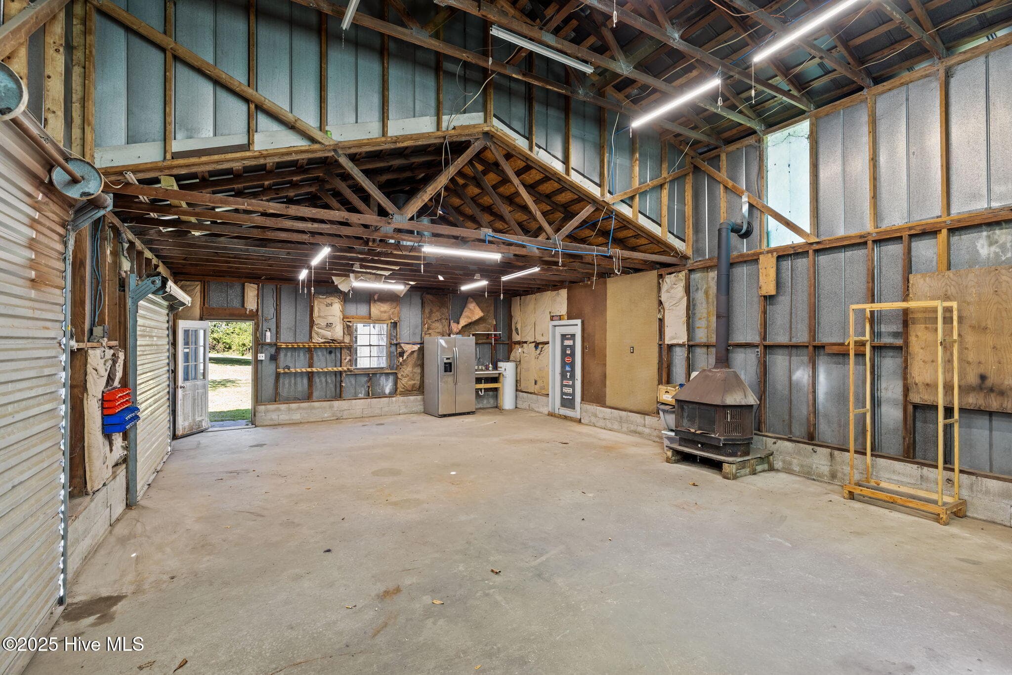 Shop interior - 376 Shell Road, Atlantic, NC 28511