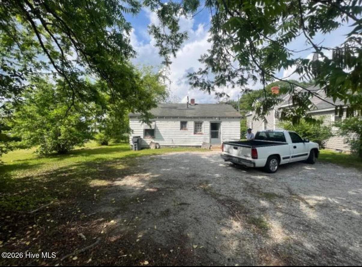 Single Family Residence at 440 E Elm Street, Goldsboro, NC 27530, photo 3 of 8