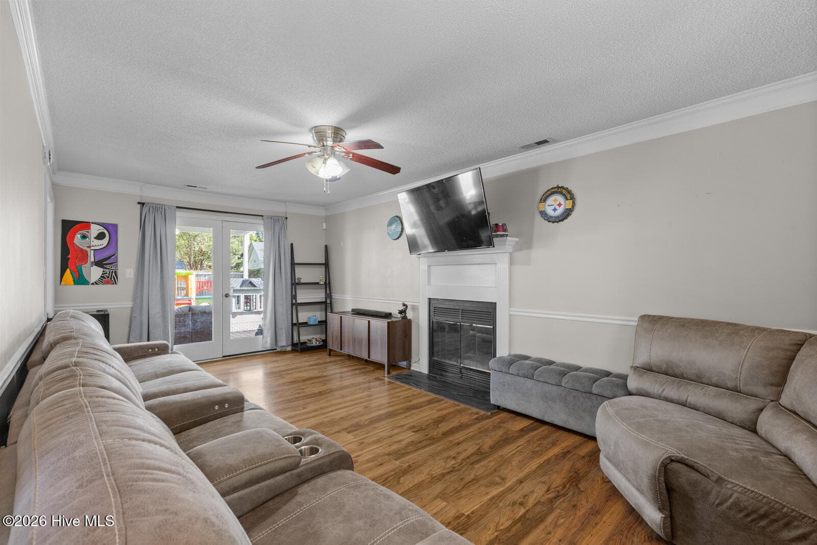Single Family Residence at 405 Wolf Run Drive, Jacksonville, NC 28546, photo 6 of 31