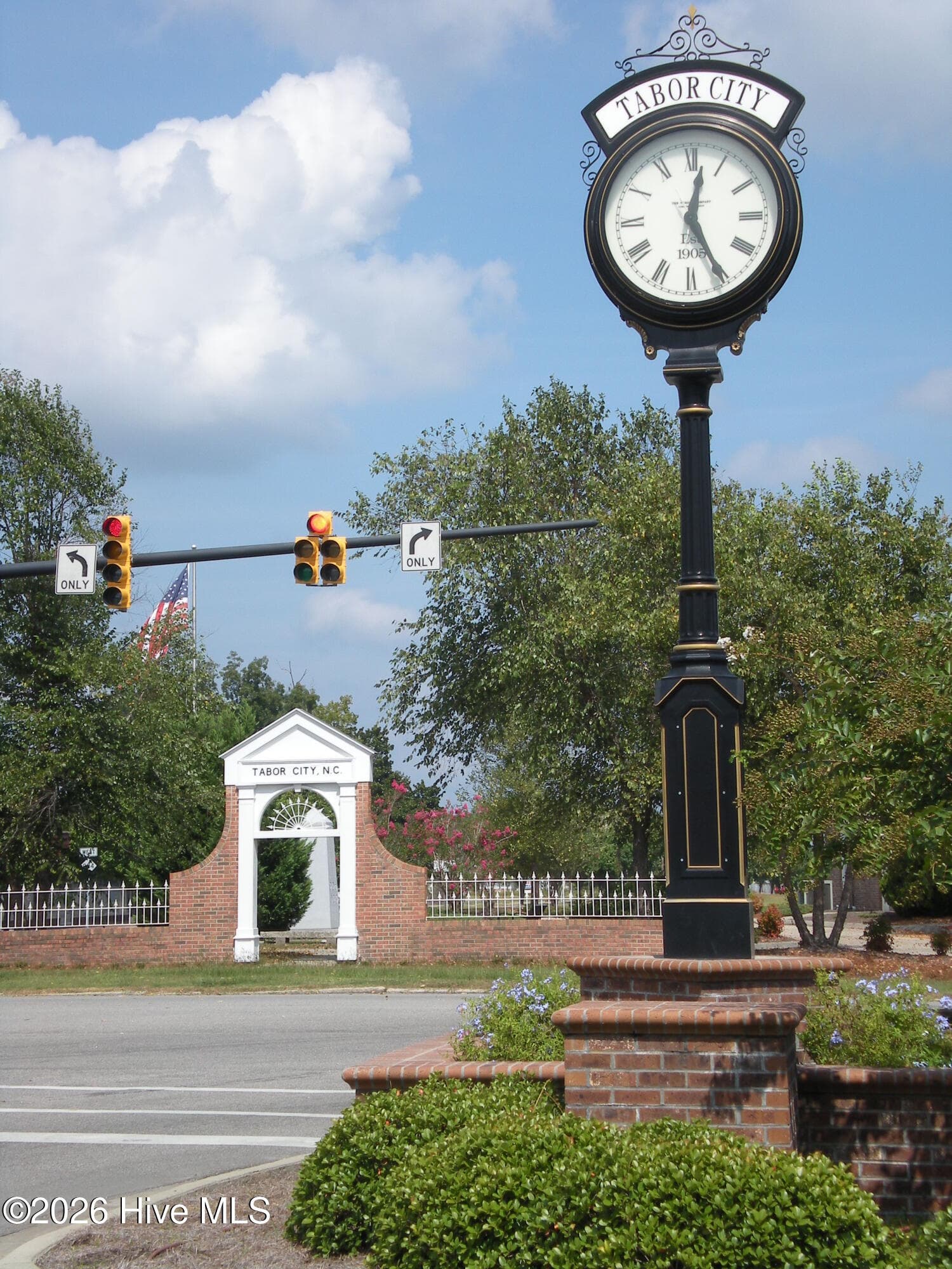 Commercial Sale at 102 W 5th Street, Tabor City, NC 28463, photo 3 of 5