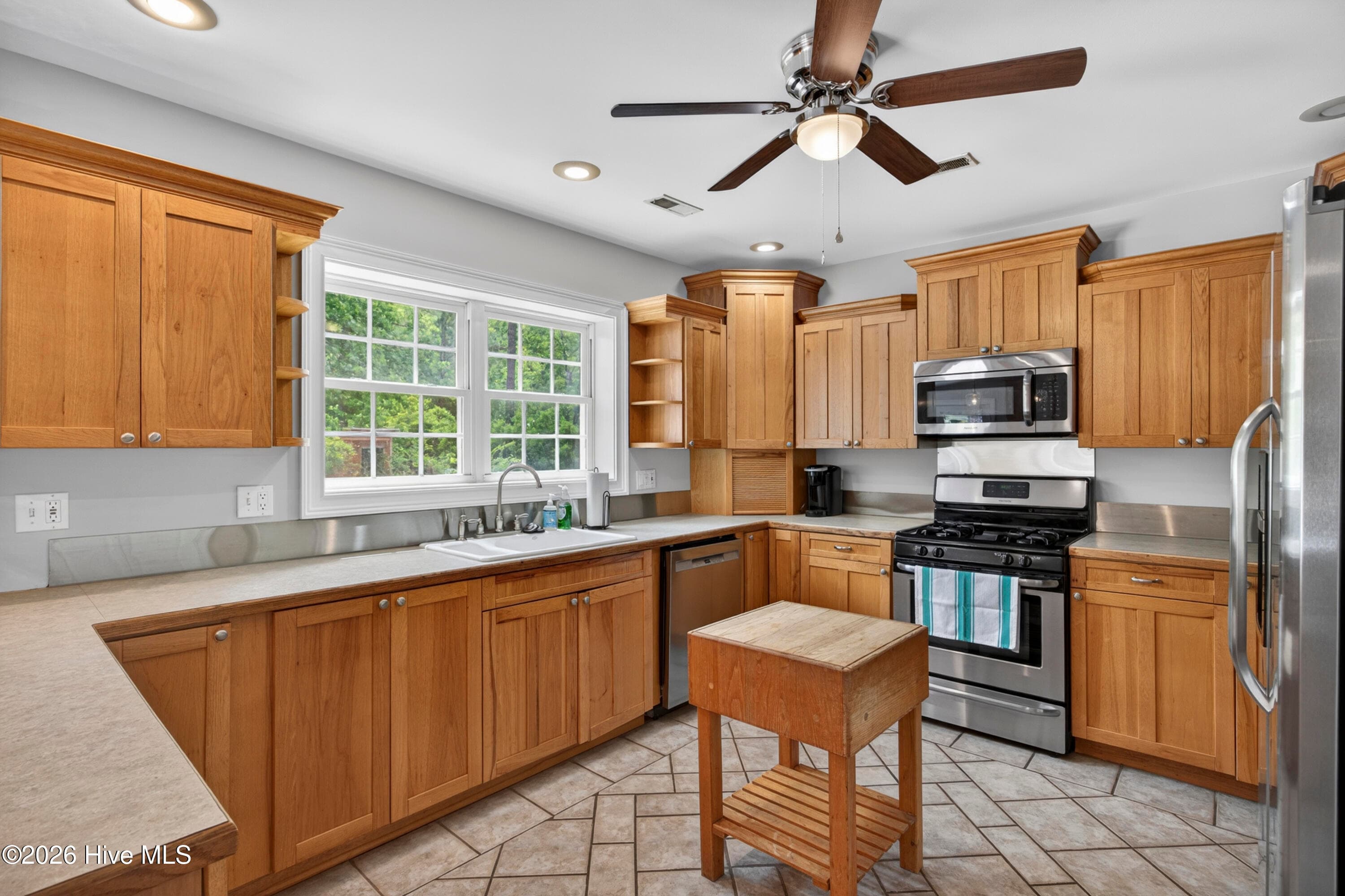 Single Family Residence at 575 Island Creek Road, Rocky Point, NC 28457, photo 34 of 53