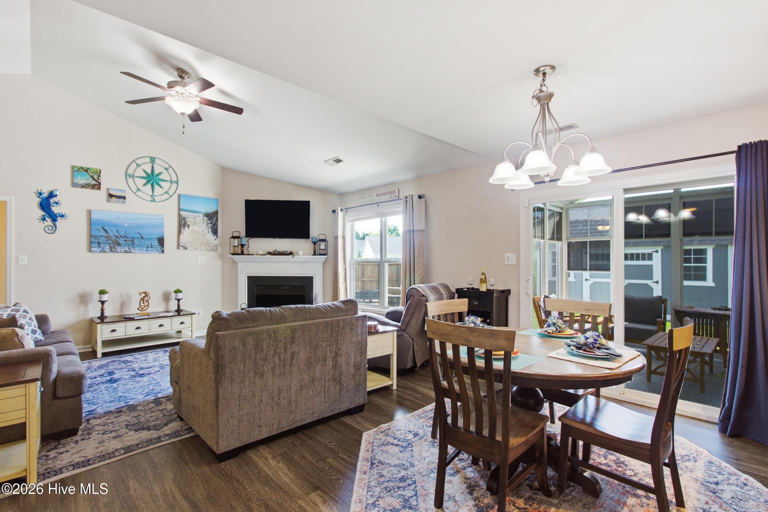 Living Room / Dining - 3246 Austin Avenue, New Bern, NC 28562