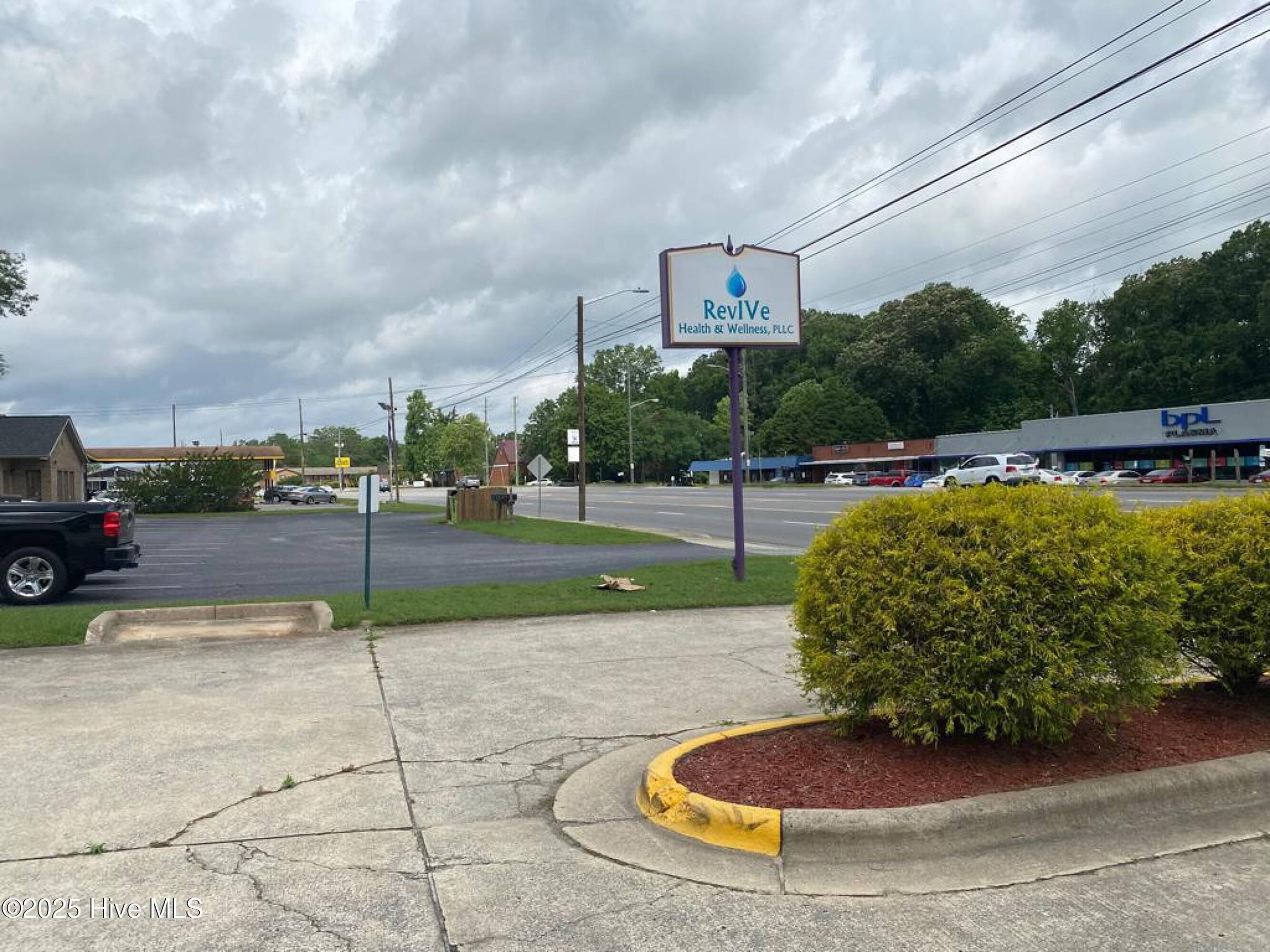 Parking lot - 2710 E 10th Street, Greenville, NC 27858