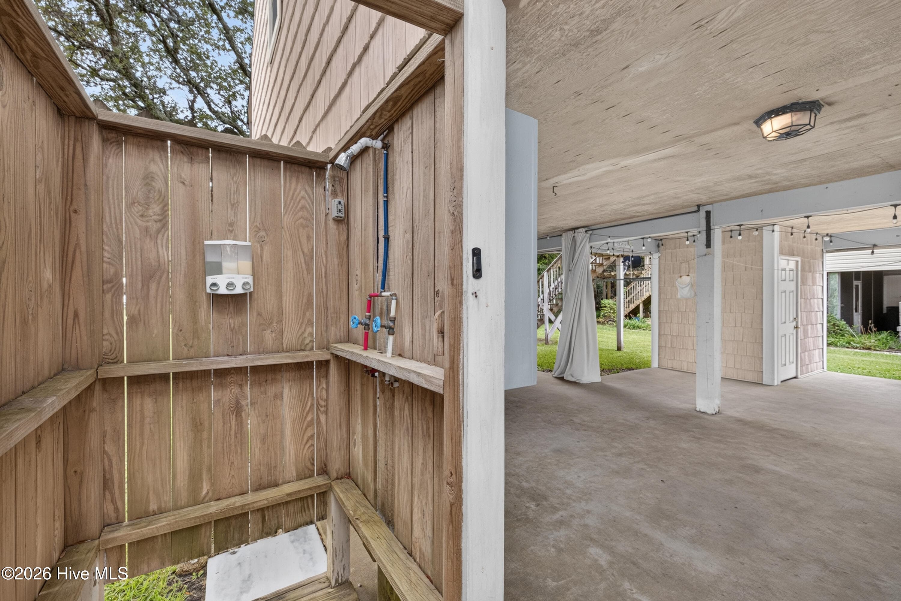 Outdoor shower - 301 Bay Circle, North Topsail Beach, NC 28460
