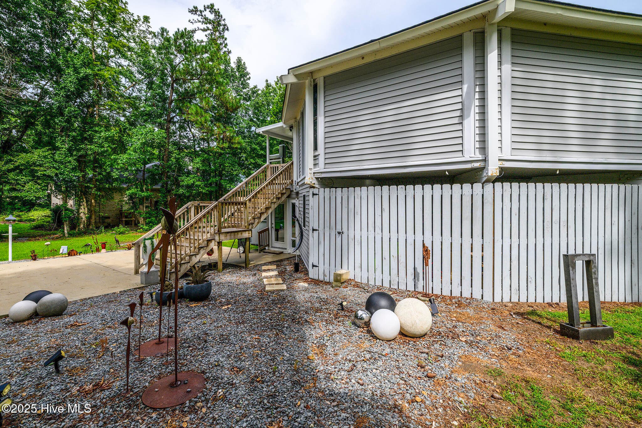 Single Family Residence at 210 Gangplank Road, New Bern, NC 28562, photo 6 of 7