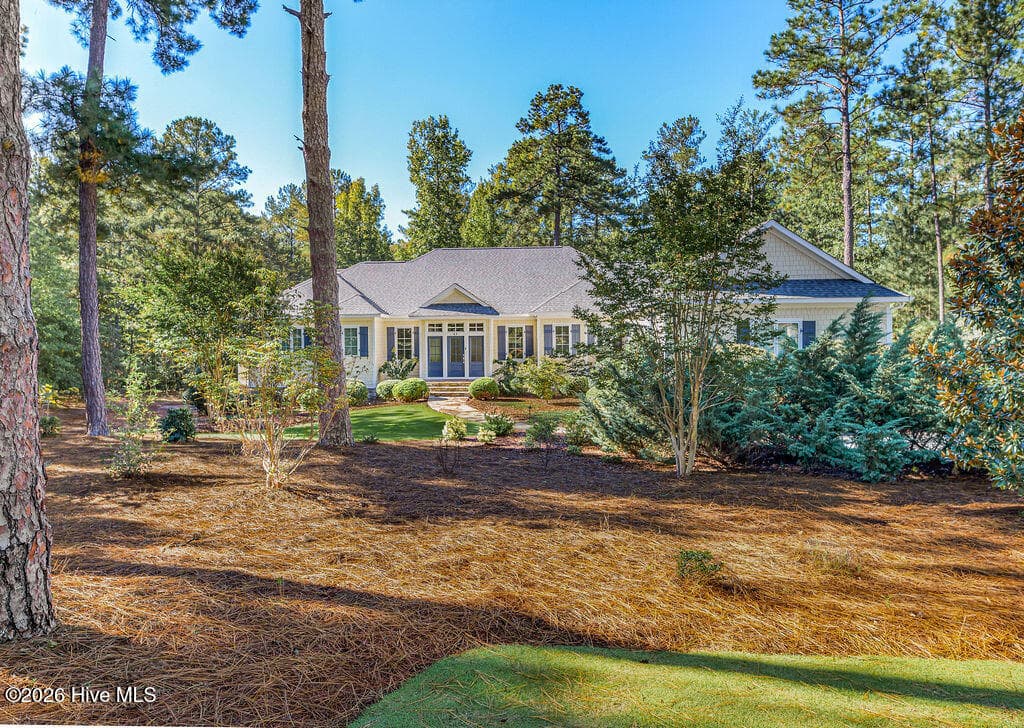 Single Family Residence at 43 Ridgeland Street, Pinehurst, NC 28374, photo 4 of 89