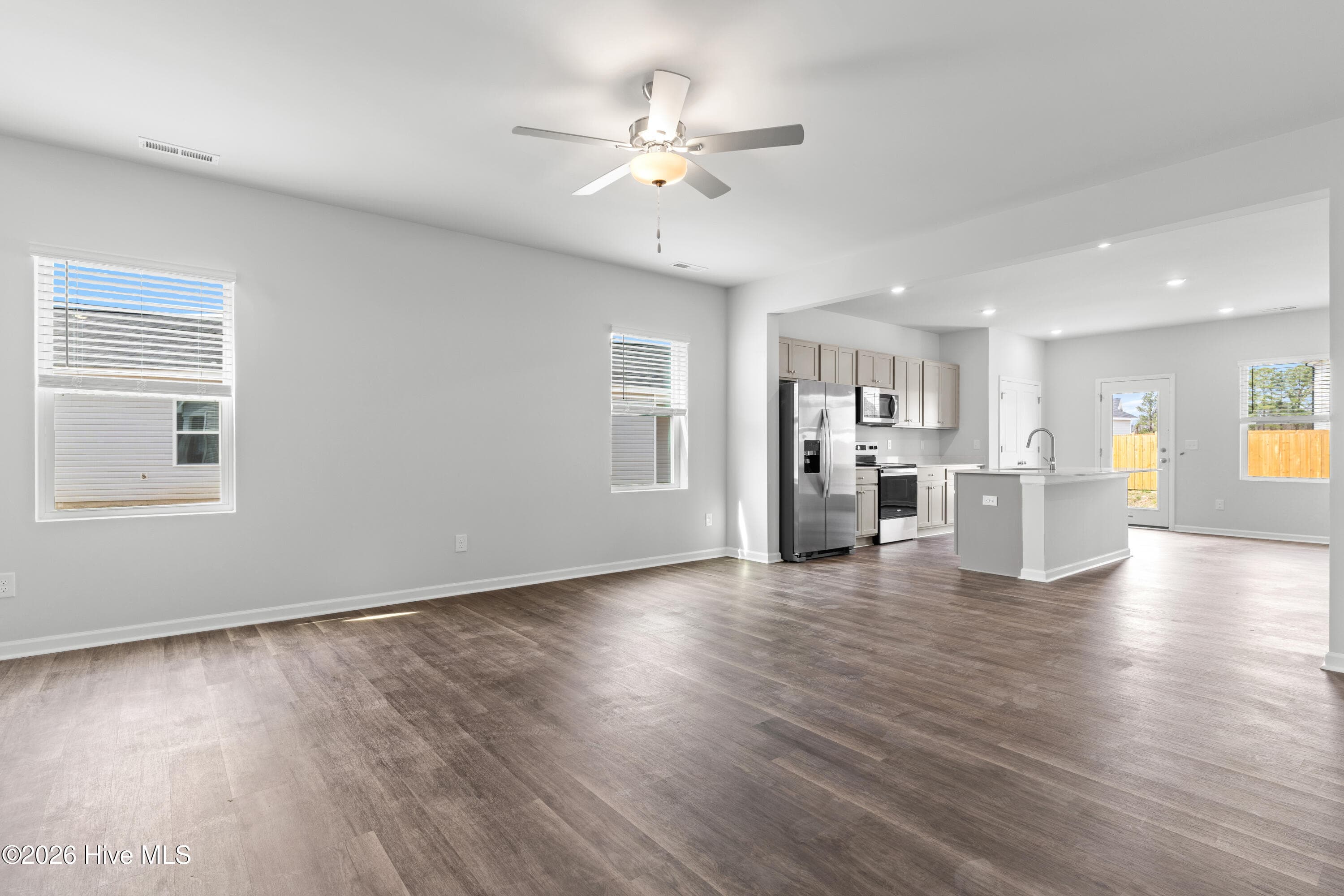 Single Family Residence at 148 N Squires Run Lane, Richlands, NC 28574, photo 10 of 52