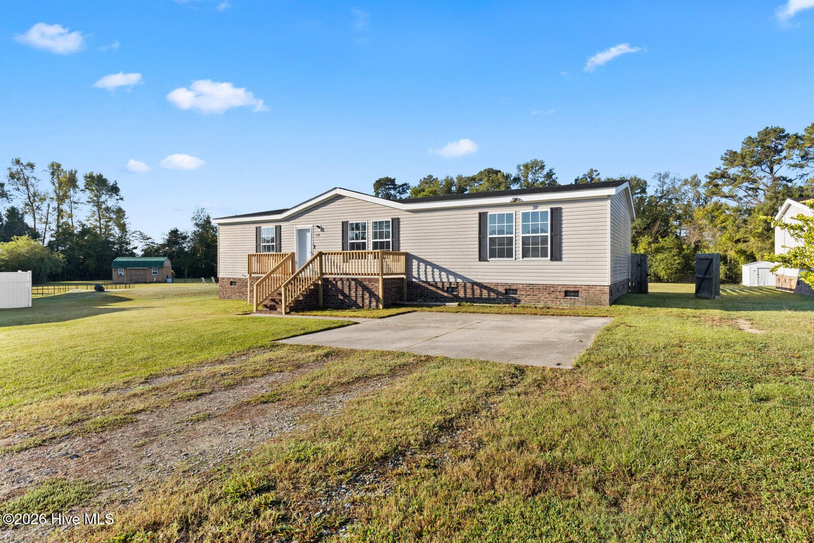 Manufactured Home at 118 Cypress Knee Drive, Richlands, NC 28574, photo 3 of 24