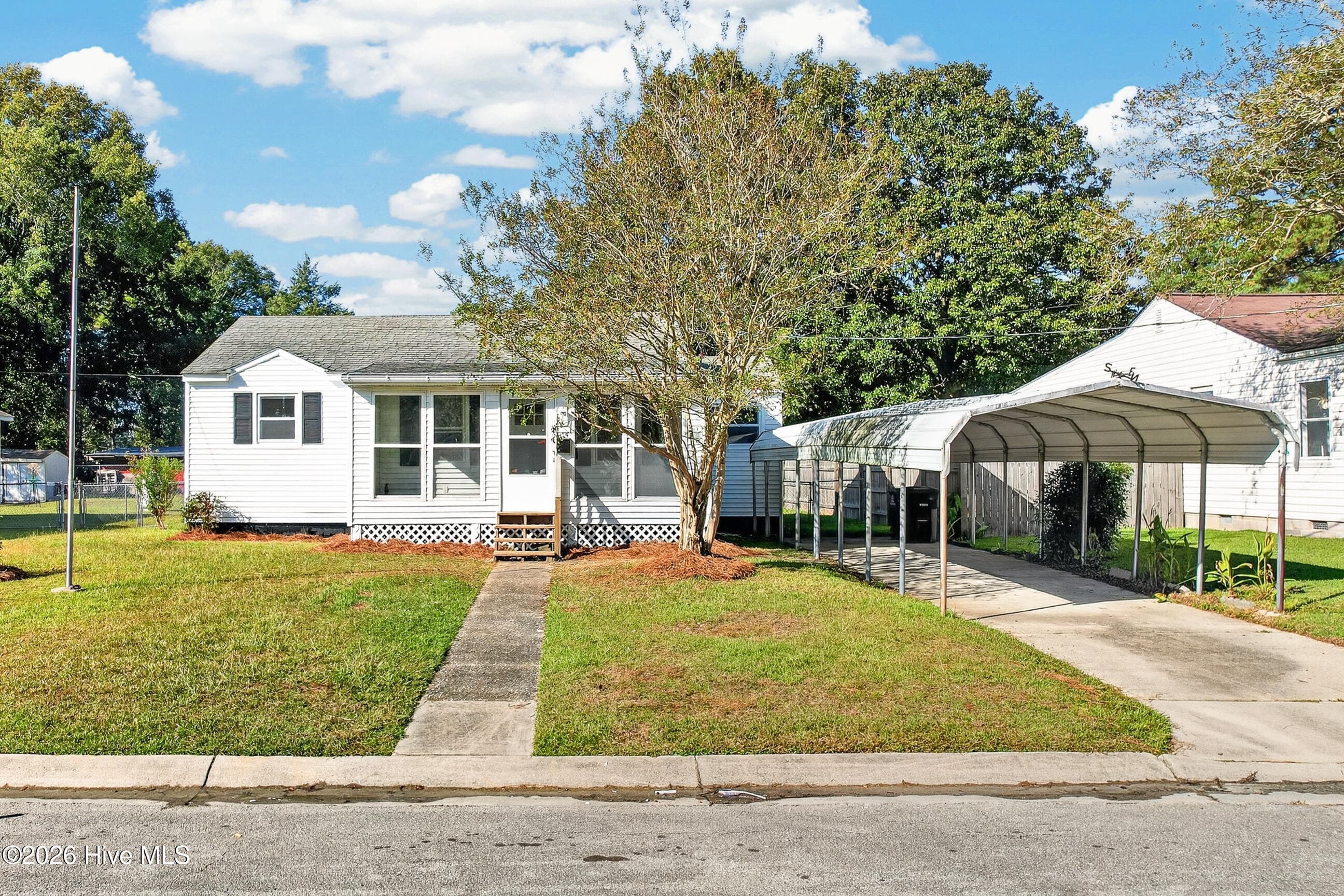 Single Family Residence at 127 Bryan Place, Jacksonville, NC 28540, photo 2 of 36