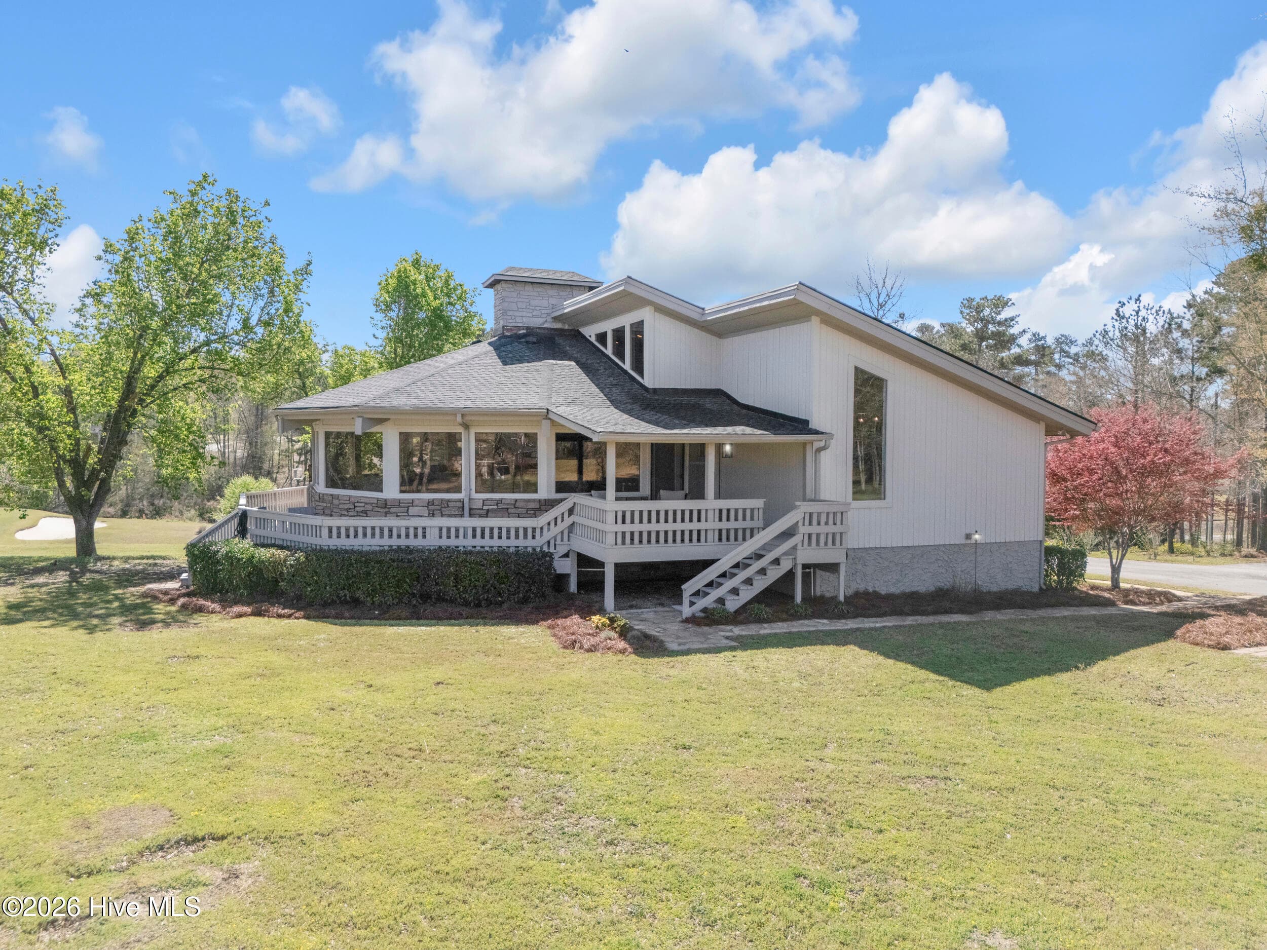 Easy entrance at front and rear parking garage / basement access area - 401 S Lake Drive, Thomson, GA 30824