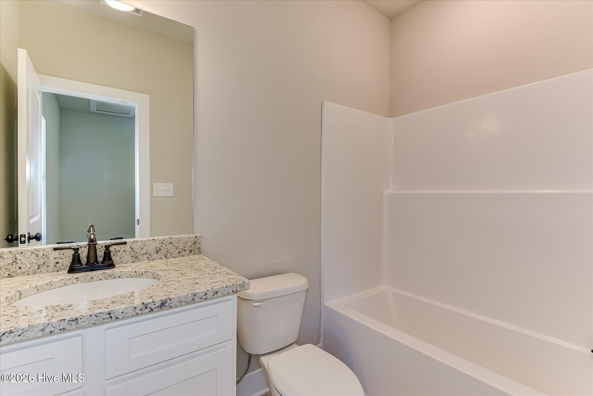Full, ensuite bathroom for Bedroom 4 - 1198 Sunset Cove, Tignall, GA 30668