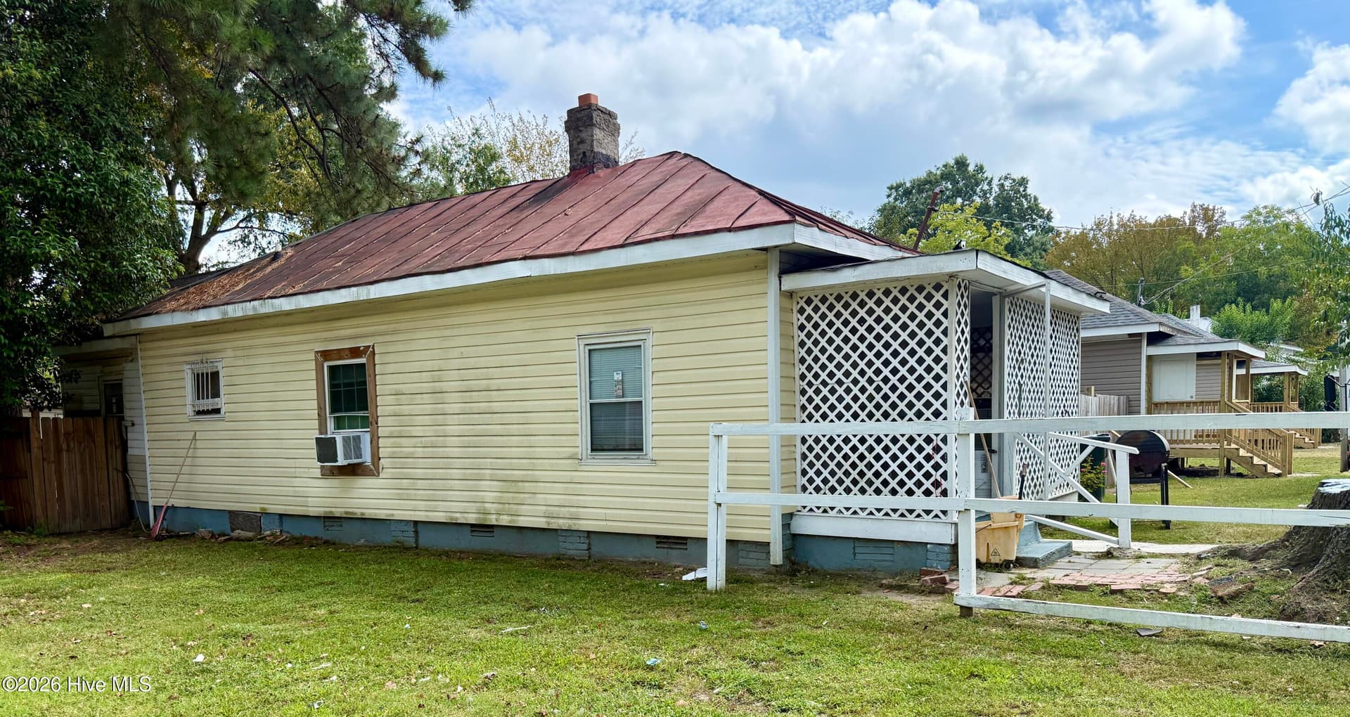 Single Family Residence at 911 Washington Street E, Wilson, NC 27893, photo 3 of 20