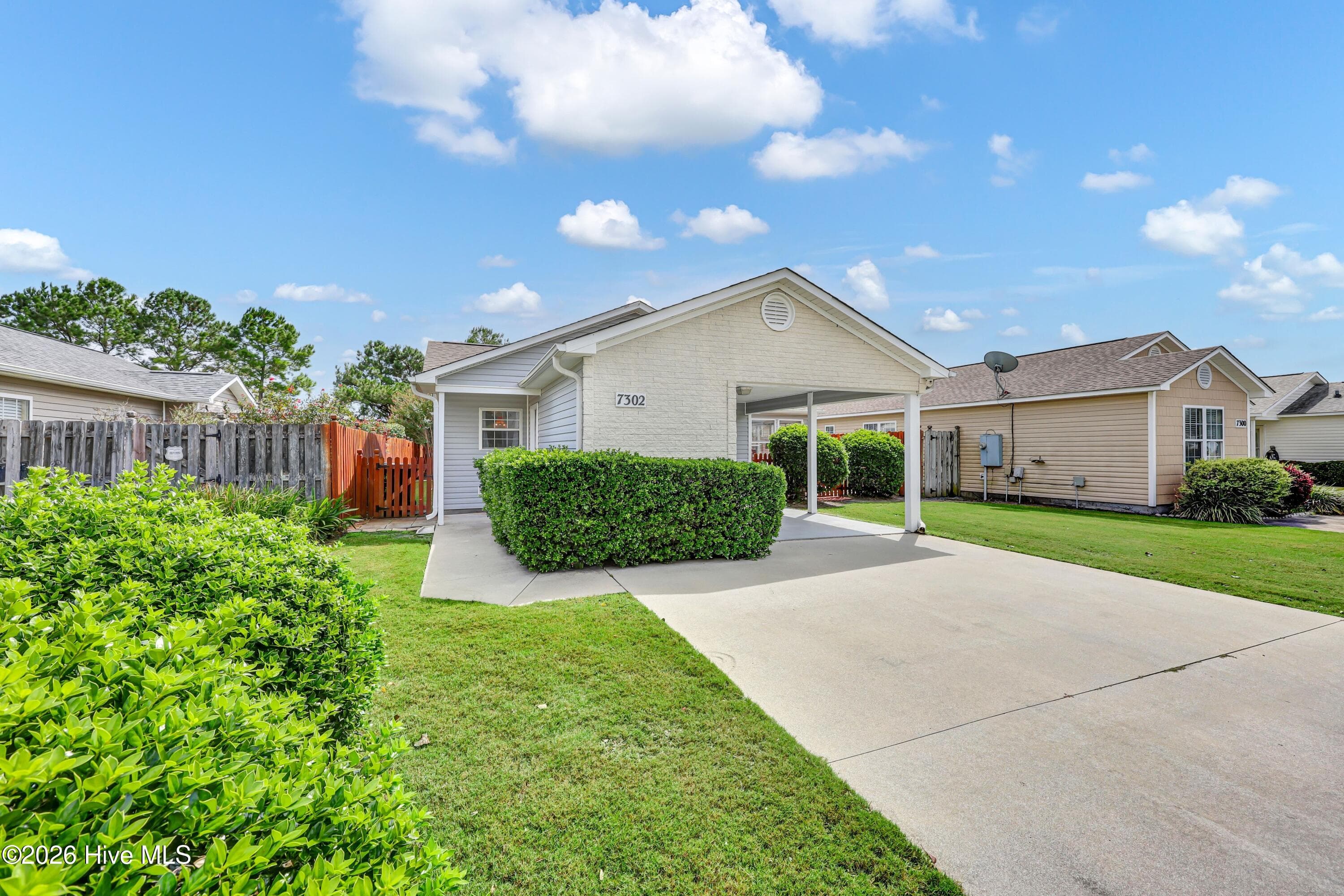 Single Family Residence at 7302 Vespar Court, Wilmington, NC 28411, photo 2 of 31