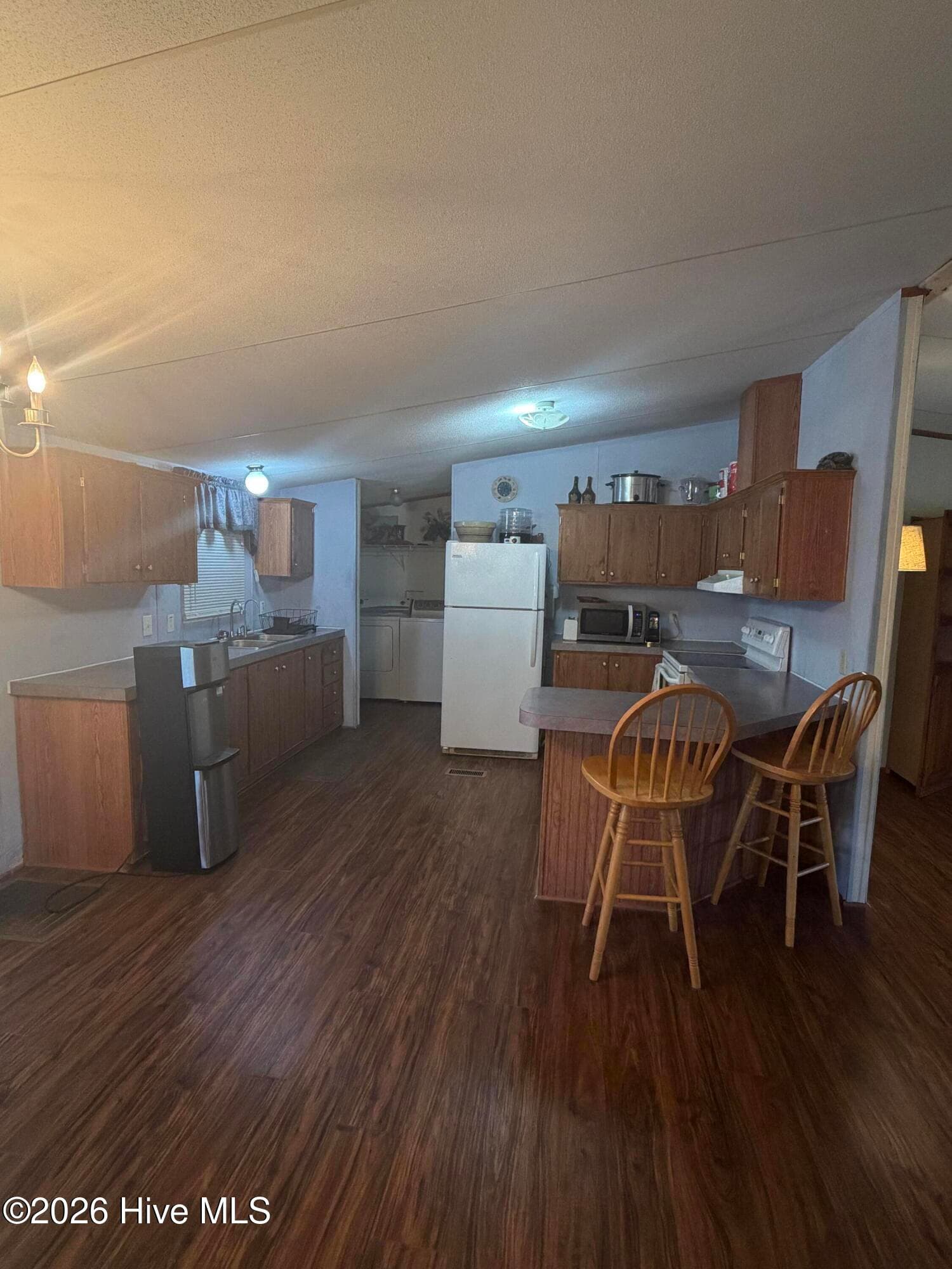 Manufactured Home at 1110 Hewett Road SW, Supply, NC 28462, photo 5 of 18