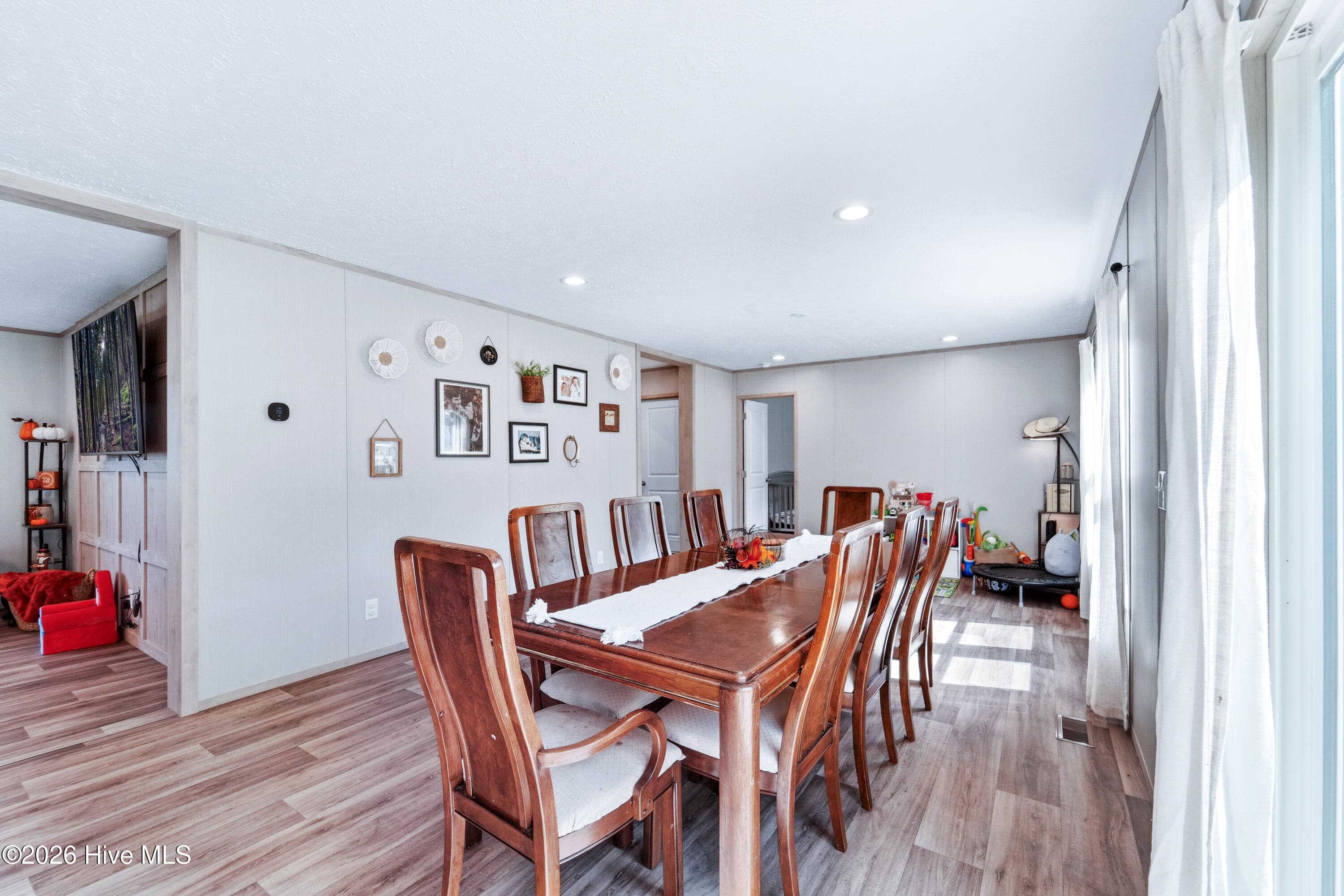 DINING - 856 Old 30 Road, Jacksonville, NC 28546
