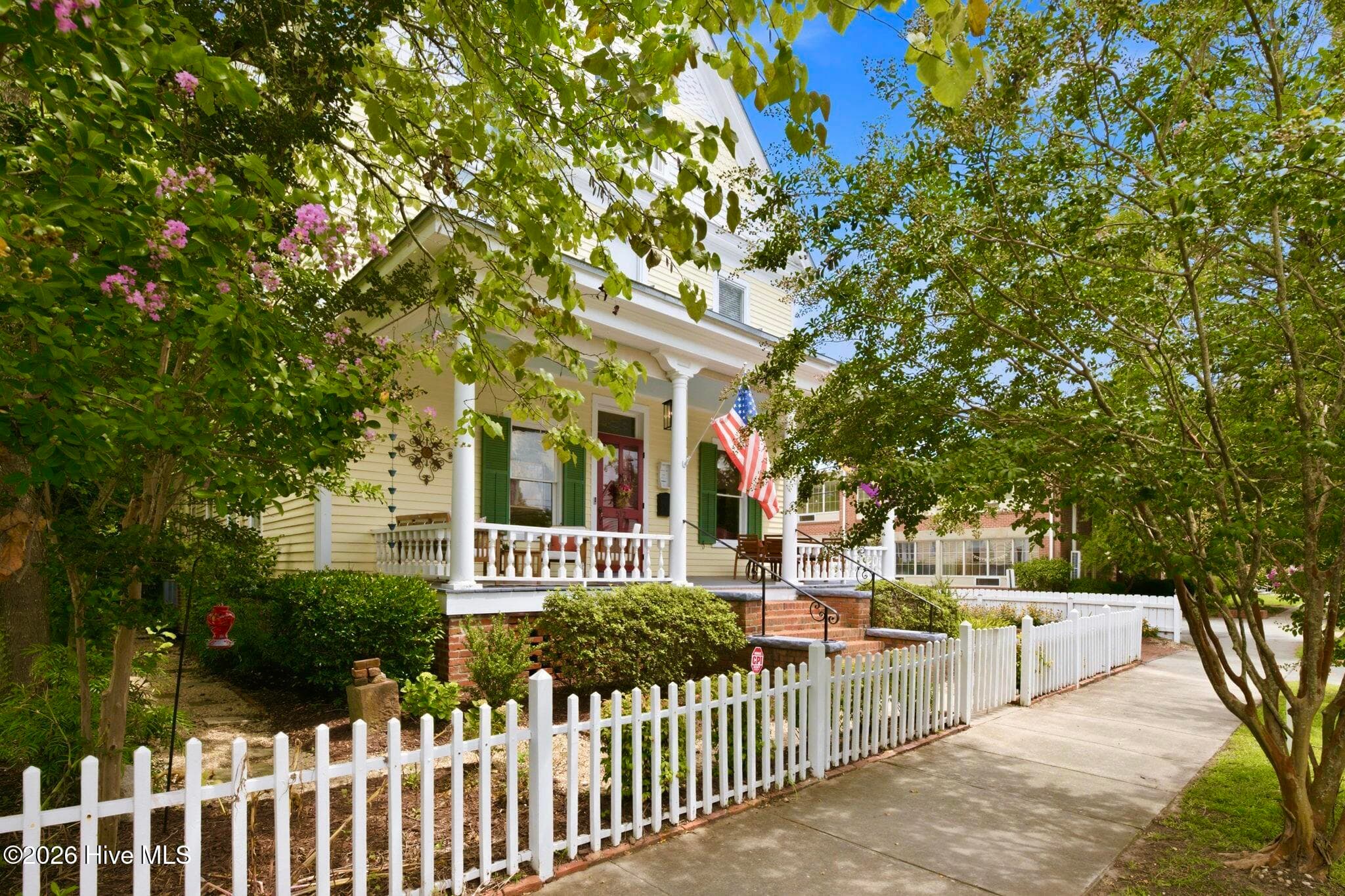 Single Family Residence at 512 Middle Street, New Bern, NC 28560, photo 8 of 73