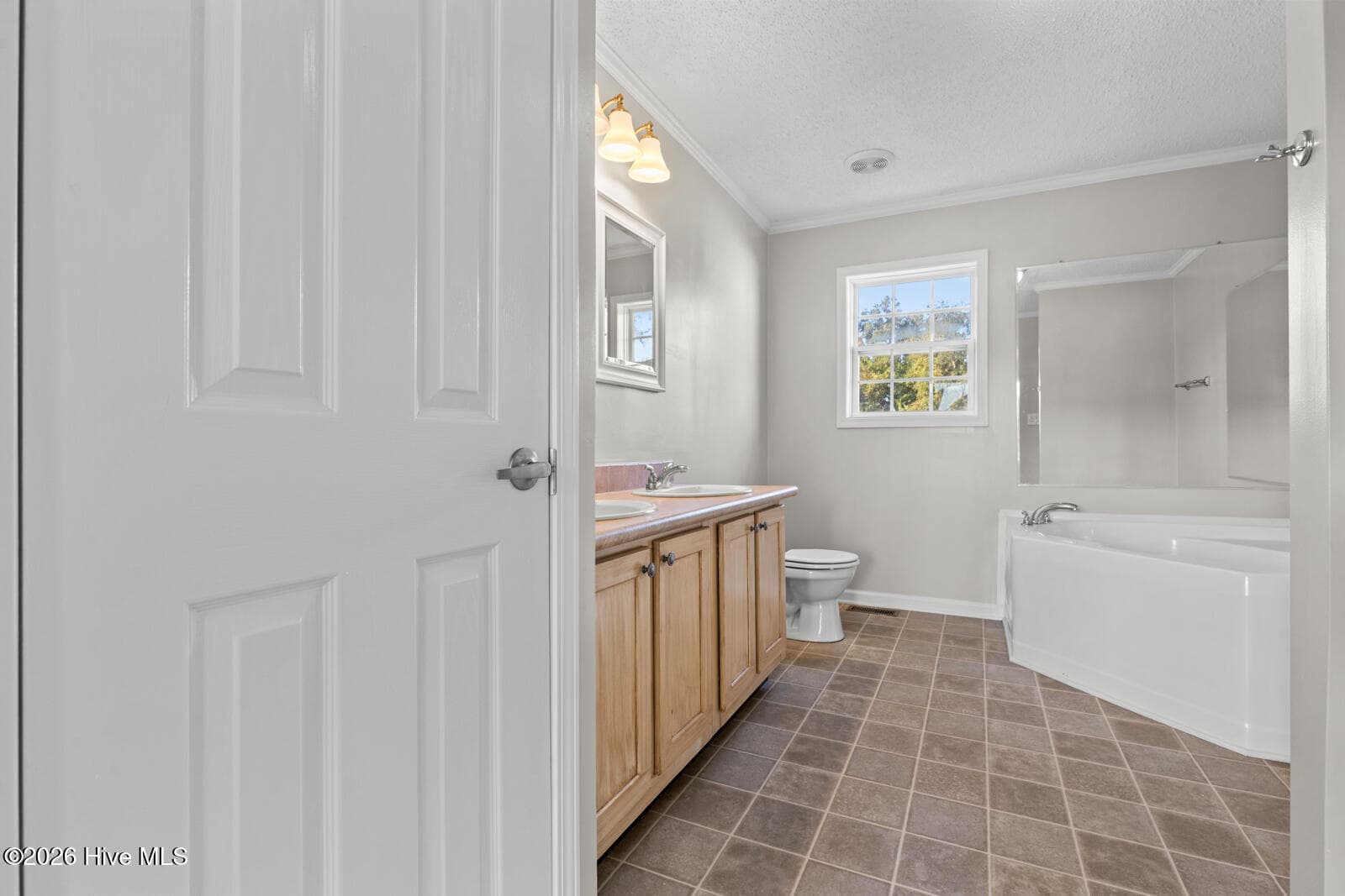 Manufactured Home at 118 Cypress Knee Drive, Richlands, NC 28574, photo 14 of 24