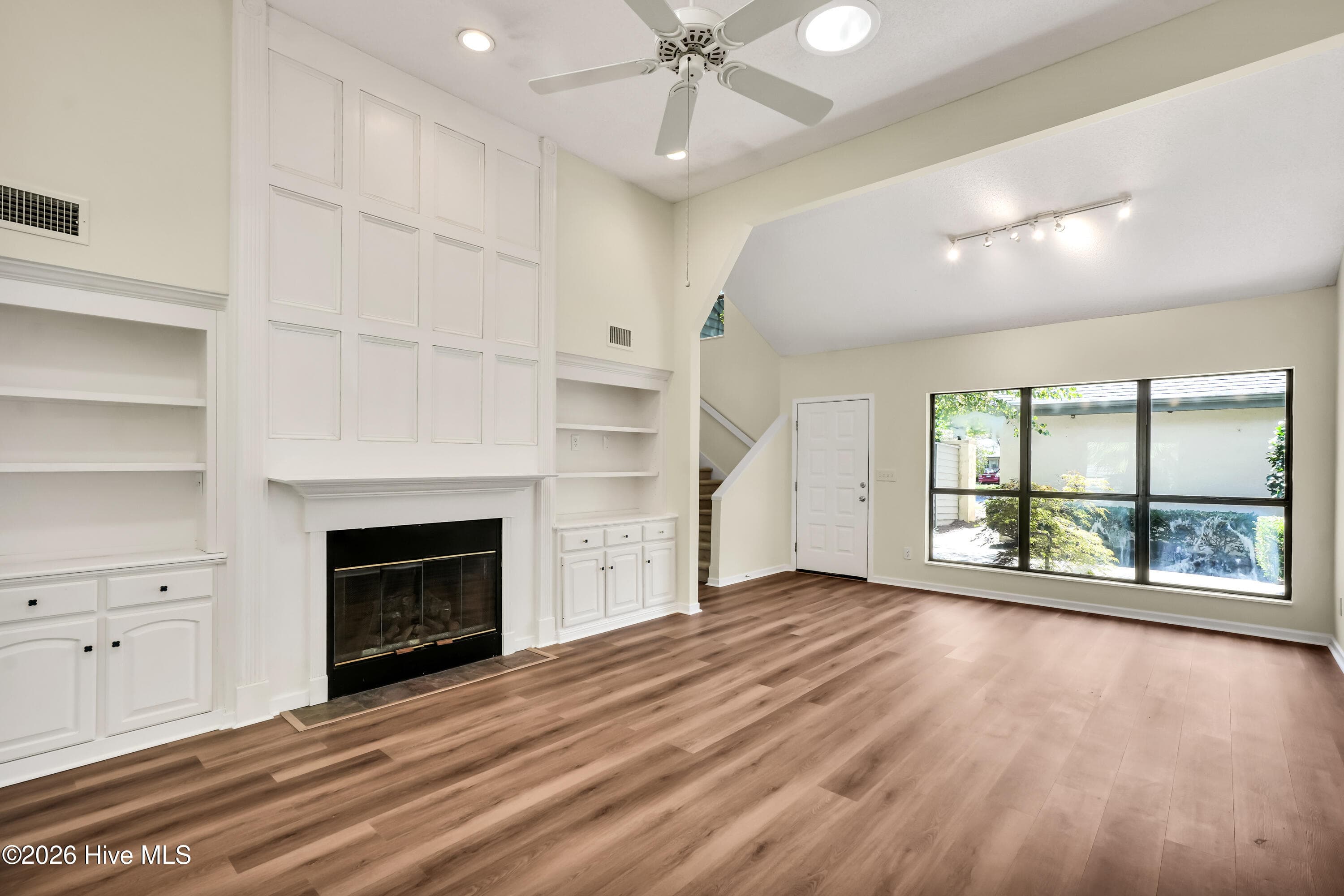 Townhouse at 1433 Villa Place E, Wilmington, NC 28409, photo 10 of 53