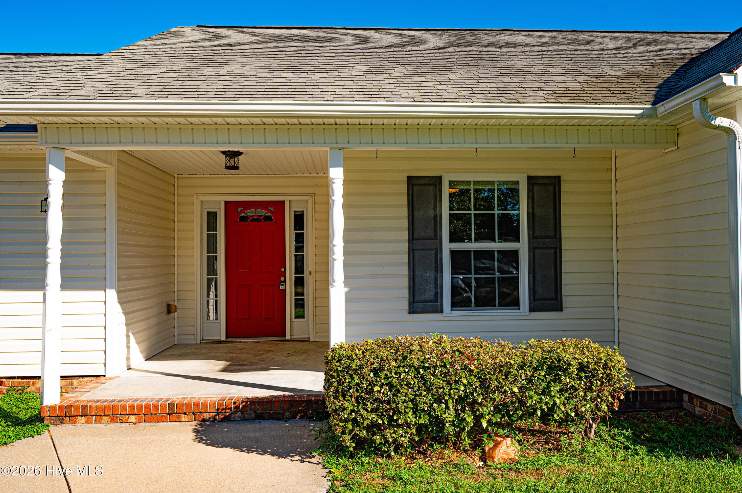 Single Family Residence at 2946 Judge Manly Drive, New Bern, NC 28562, photo 4 of 25