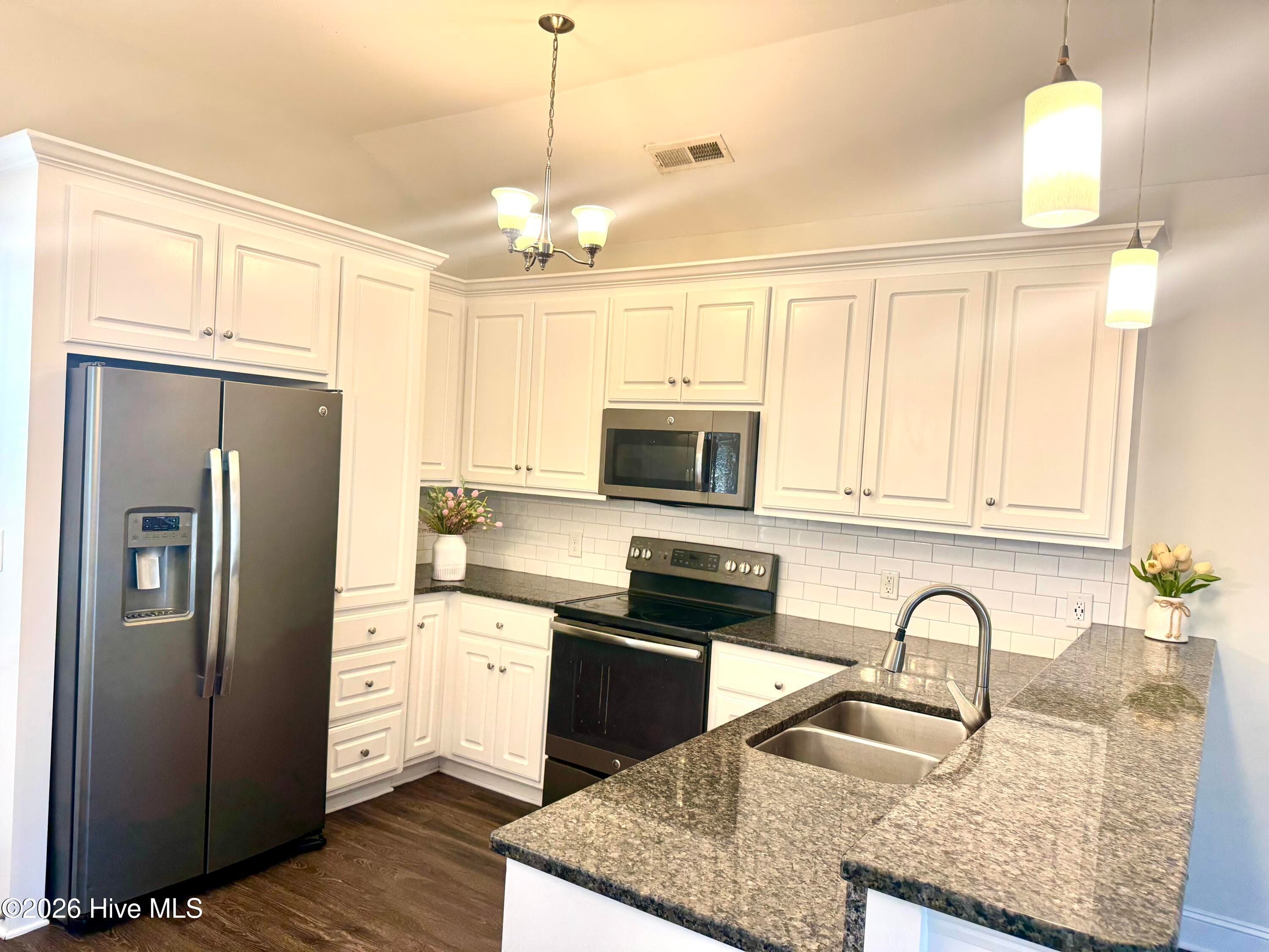 Single Family Residence at 733 Seneca Court, Winterville, NC 28590, photo 7 of 26