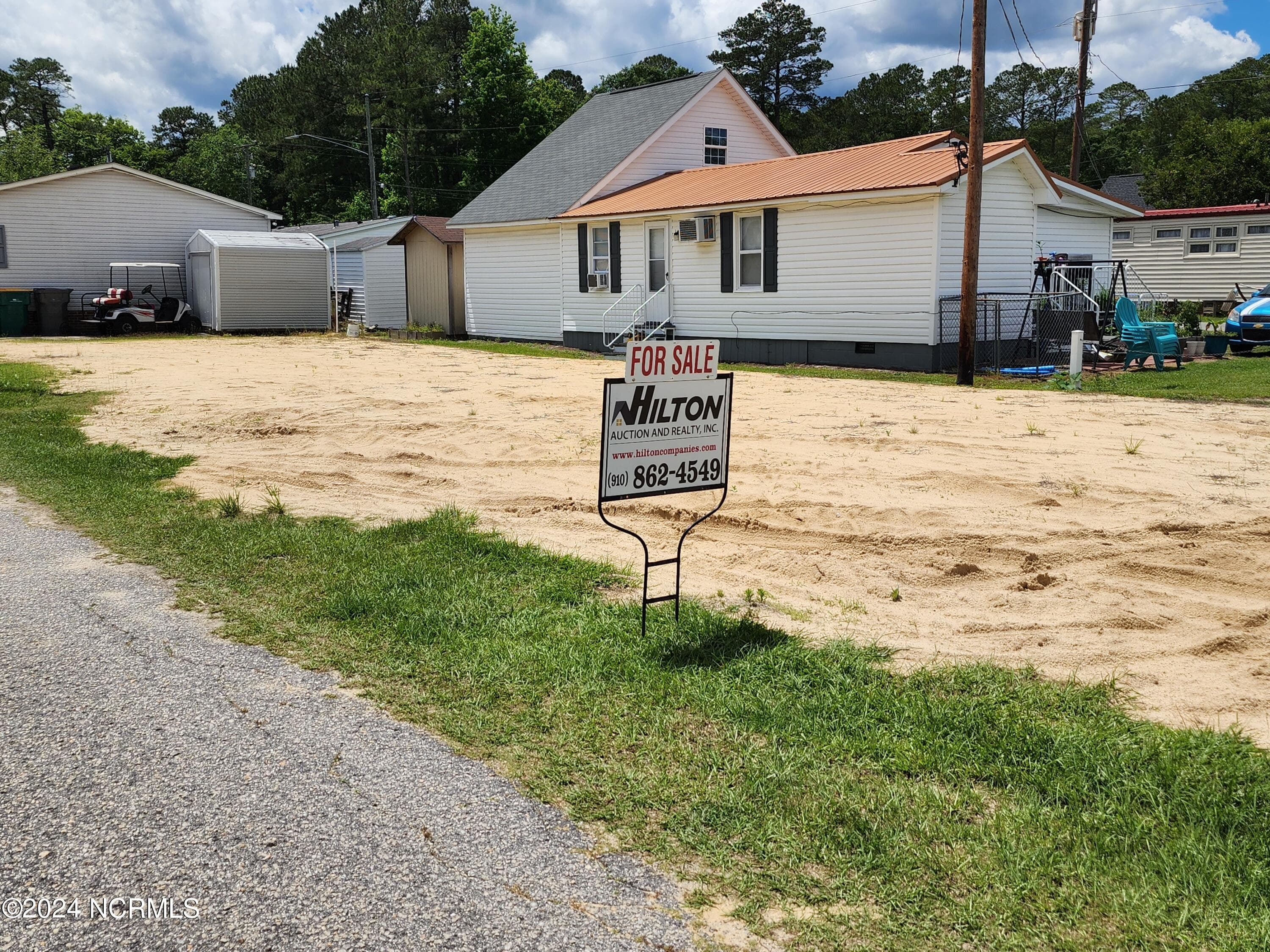 Residential Lot at 27 Moore Street, Elizabethtown, NC 28337, Elizabethtown, photo 2 of 9