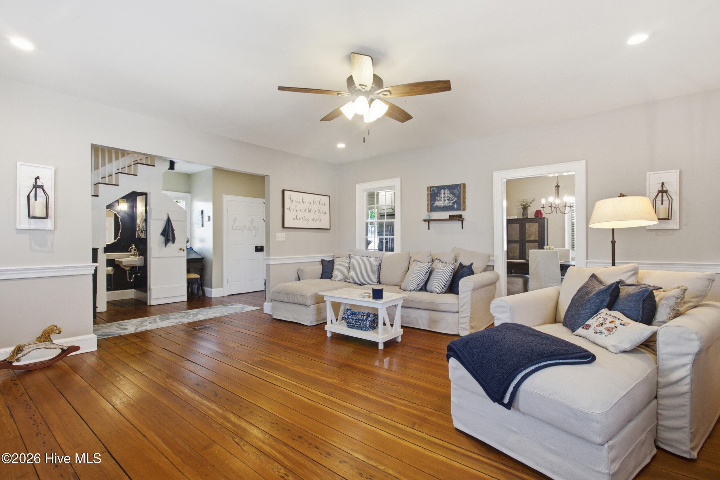 Single Family Residence at 403 Queen Street, New Bern, NC 28560, photo 2 of 2