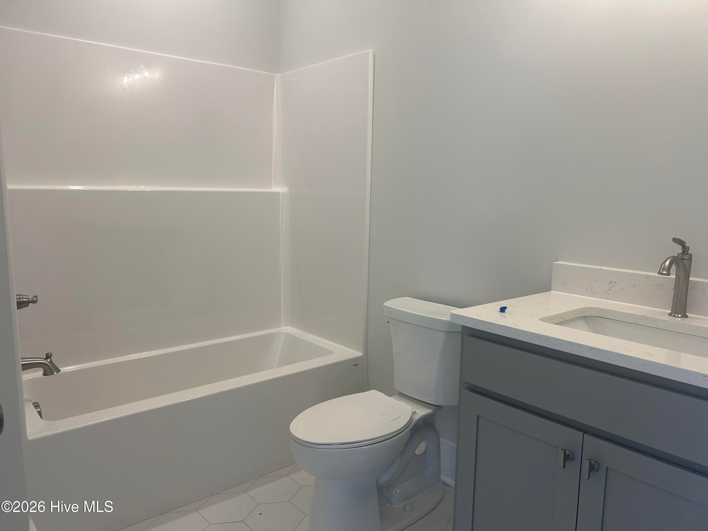 Guest Bathroom - 5202 Moonshell Loop, Wilmington, NC 28412