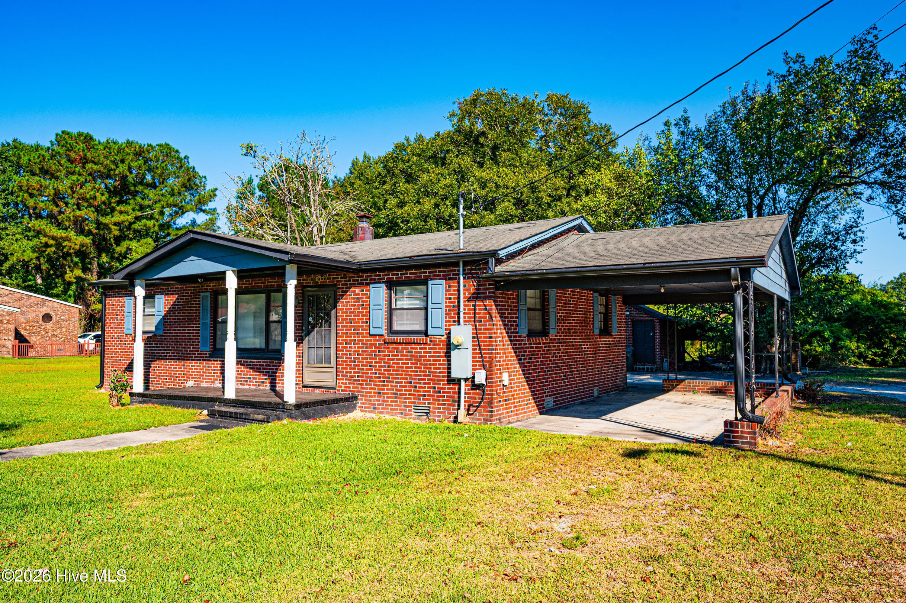 Single Family Residence at 1800 Moore Avenue, New Bern, NC 28562, photo 3 of 20