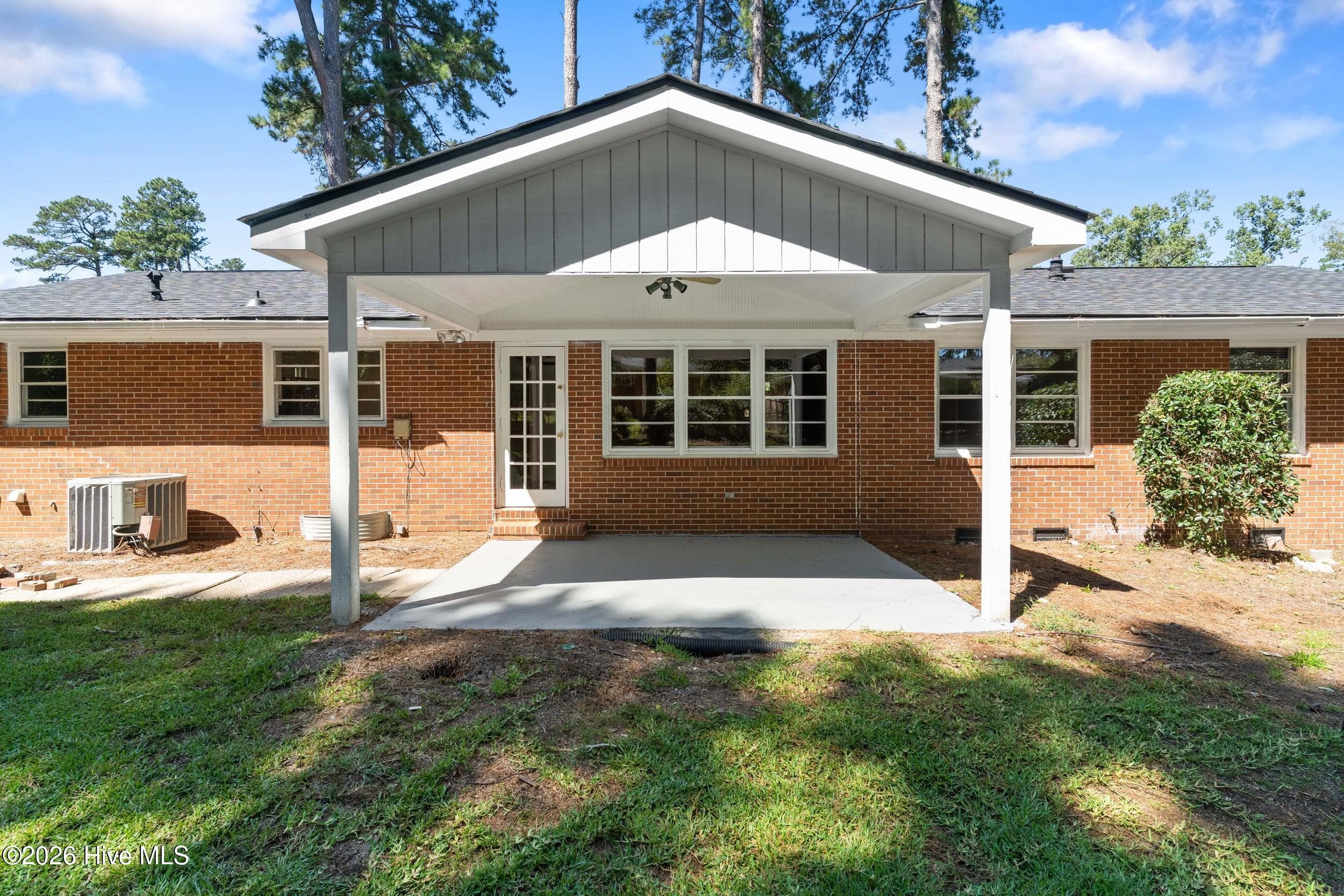Single Family Residence at 2908 Stratford Drive, Augusta, GA 30909, photo 5 of 11