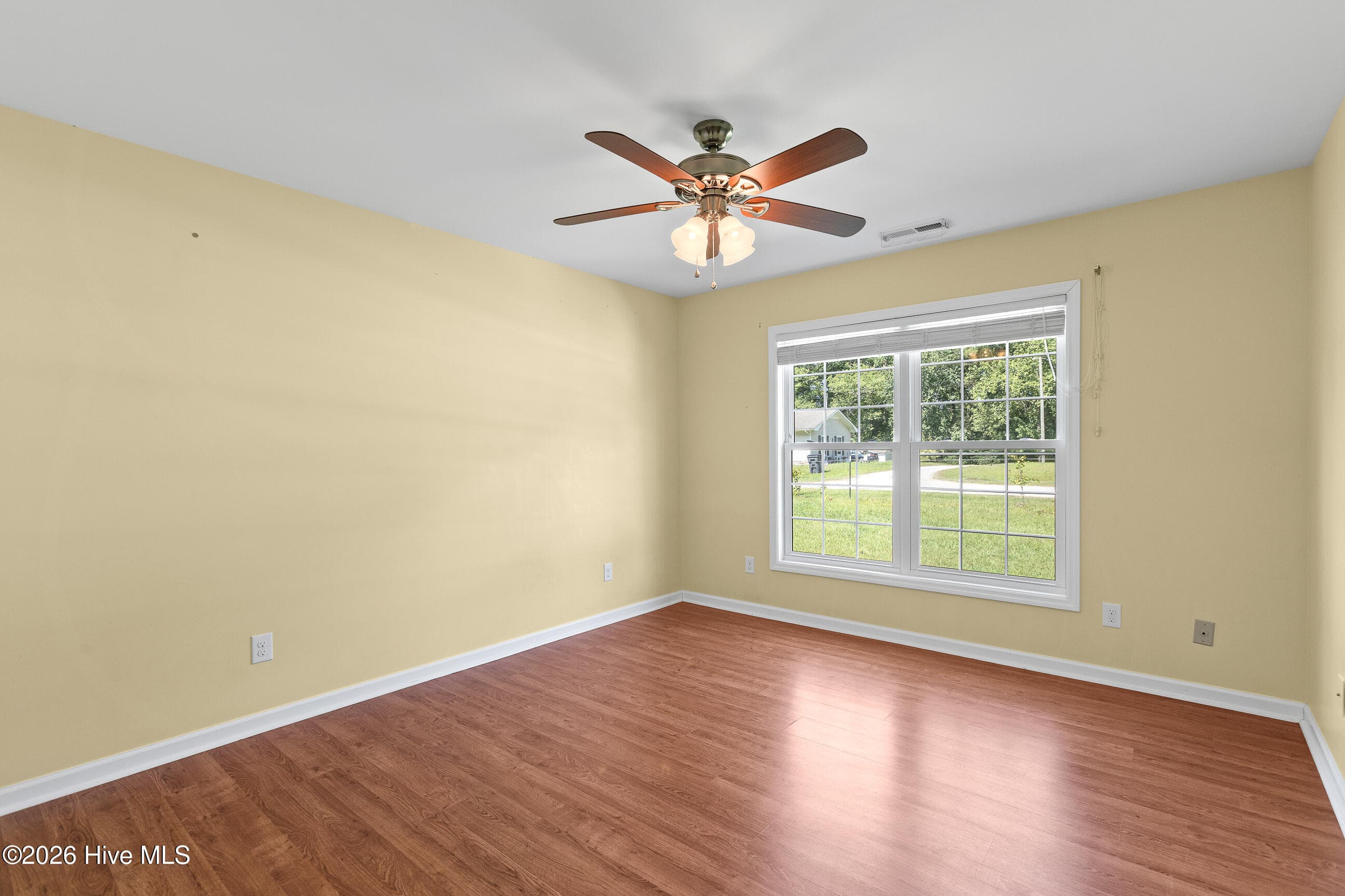 Single Family Residence at 137 Mccoy Lane, Jacksonville, NC 28546, photo 6 of 22