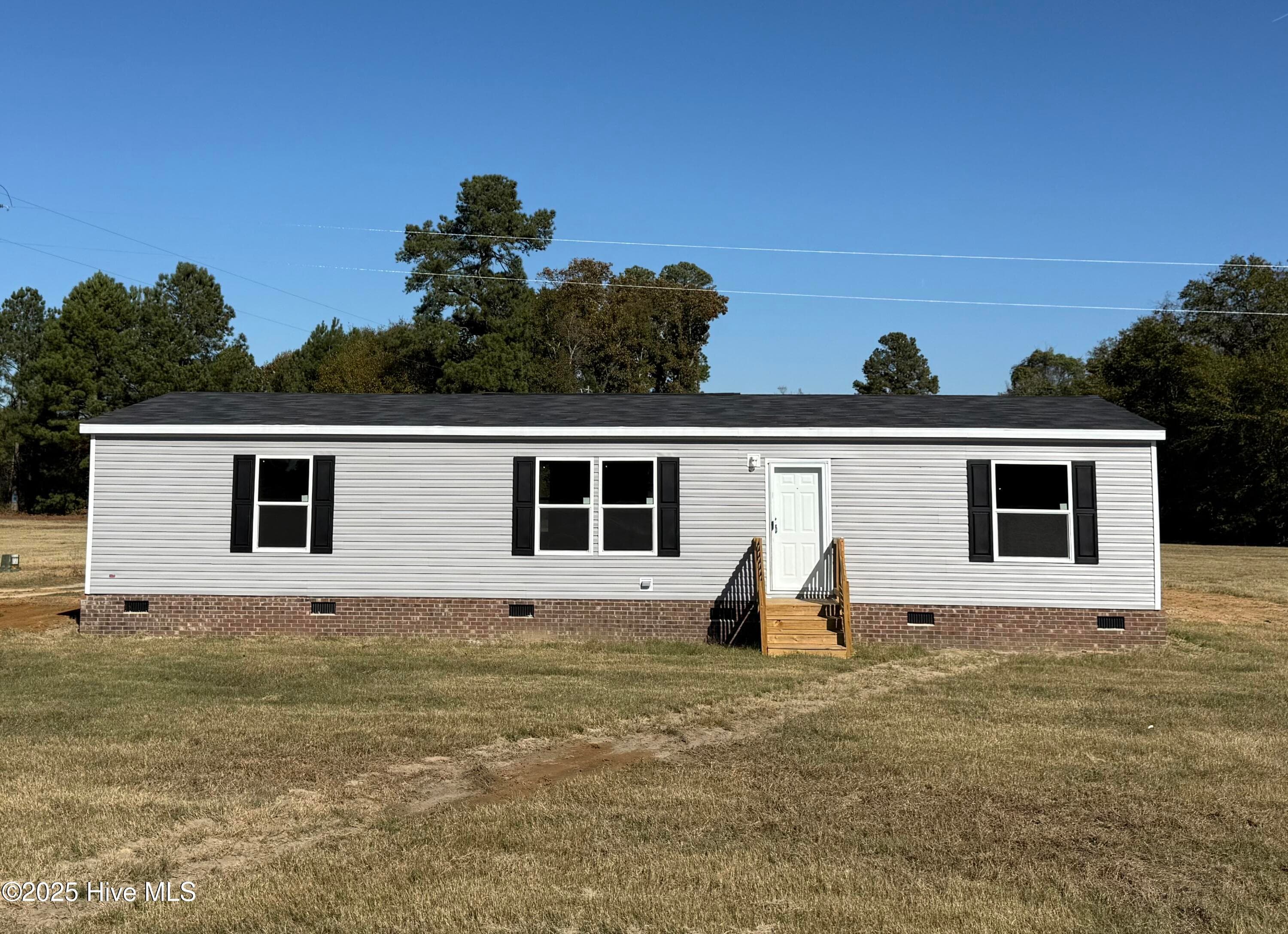 Manufactured Home at 2227 Twisted Hickory Road, Elizabethtown, NC 28337, photo 4 of 27