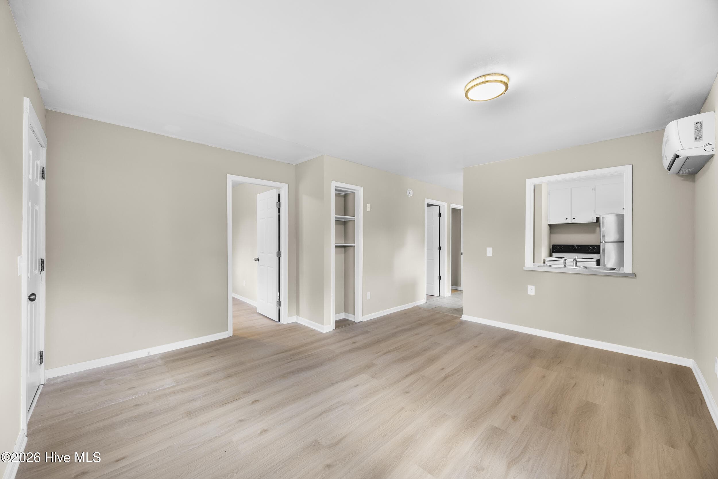 Single Family Residence at 521 Swann Street, Wilmington, NC 28401, photo 5 of 36