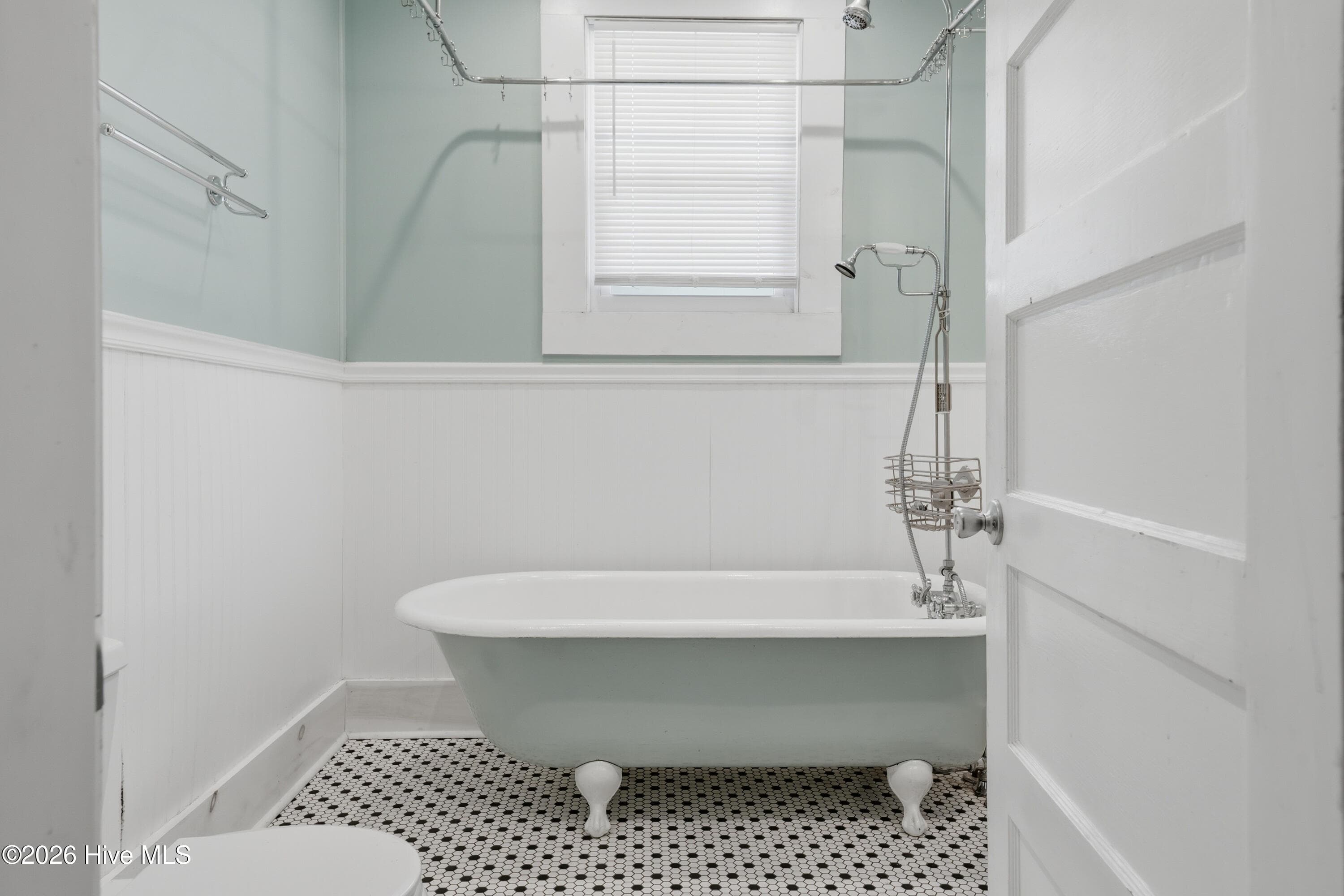 Single Family Residence at 2055 Washington Street, Wilmington, NC 28401, photo 16 of 28