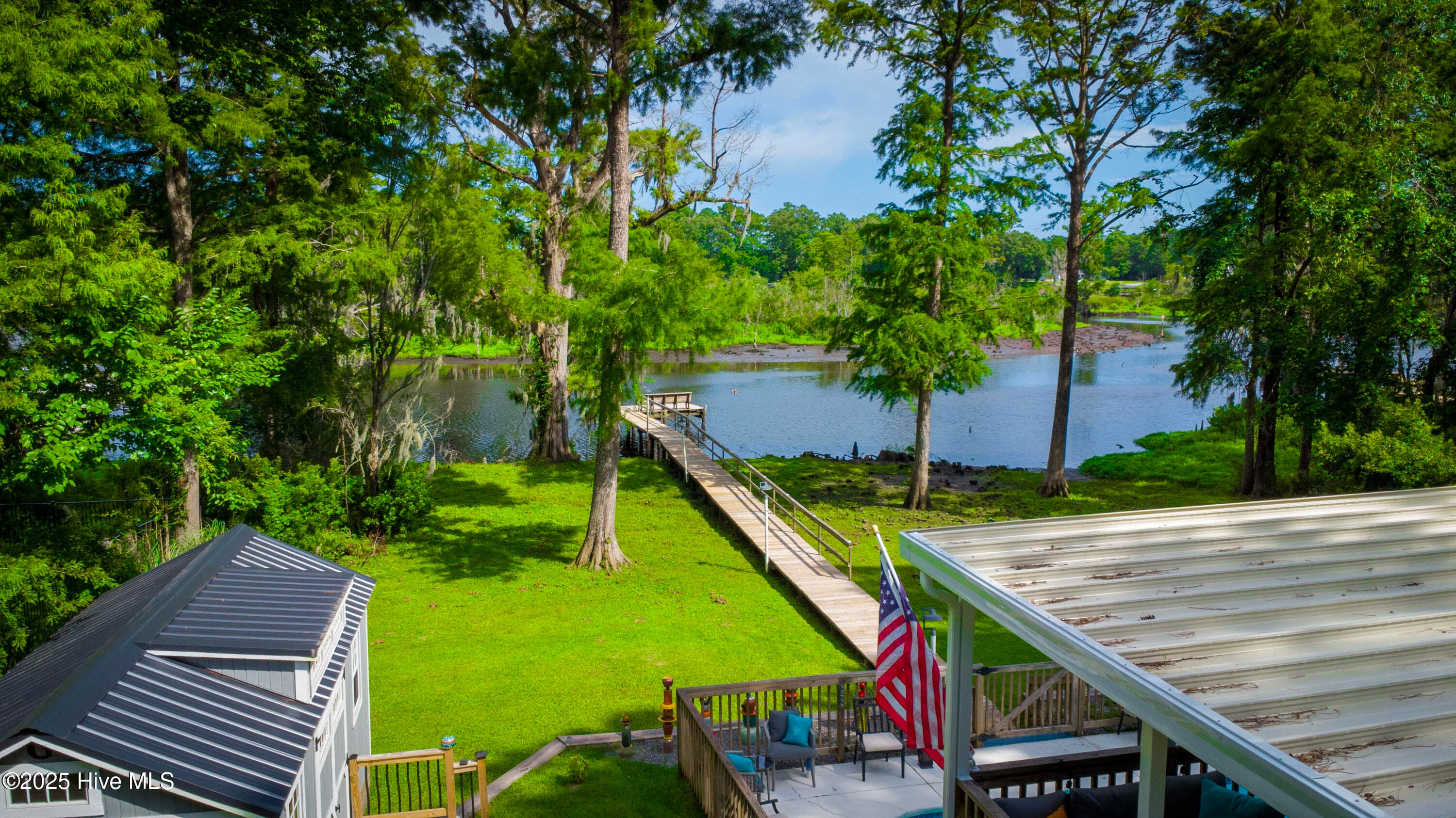 Single Family Residence at 210 Gangplank Road, New Bern, NC 28562, photo 4 of 7