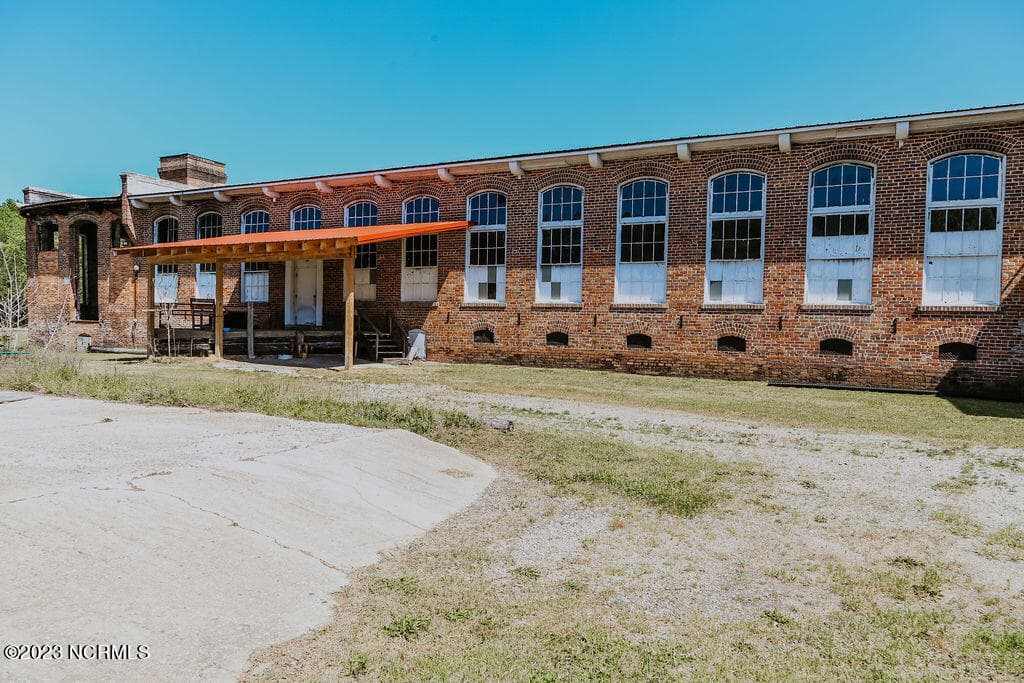Warehouse at 340 Seaboard Street, Vass, NC 28394, photo 2 of 5