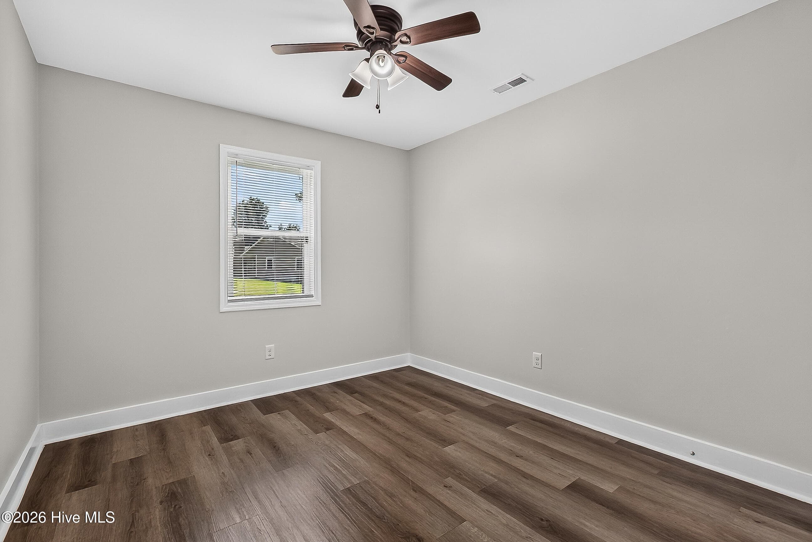 Single Family Residence at 912 Laurel Lane, Jacksonville, NC 28546, photo 9 of 35