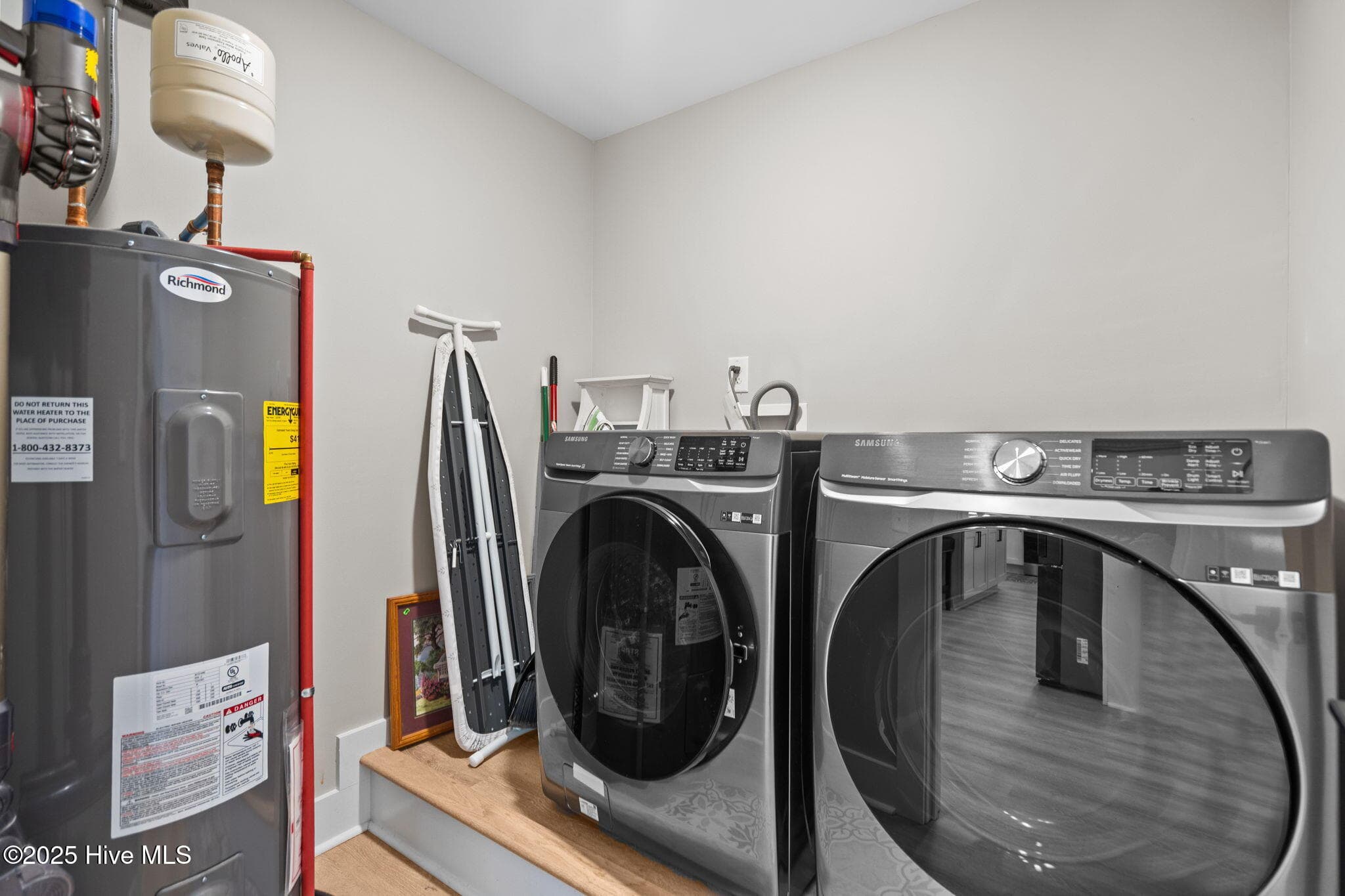LAUNDRY ROOM - 2037 Oxpen Road SW, Supply, NC 28462