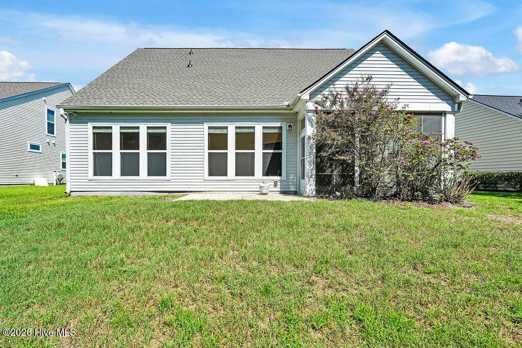 Single Family Residence at 5227 Shipmast Way, Southport, NC 28461, photo 3 of 4