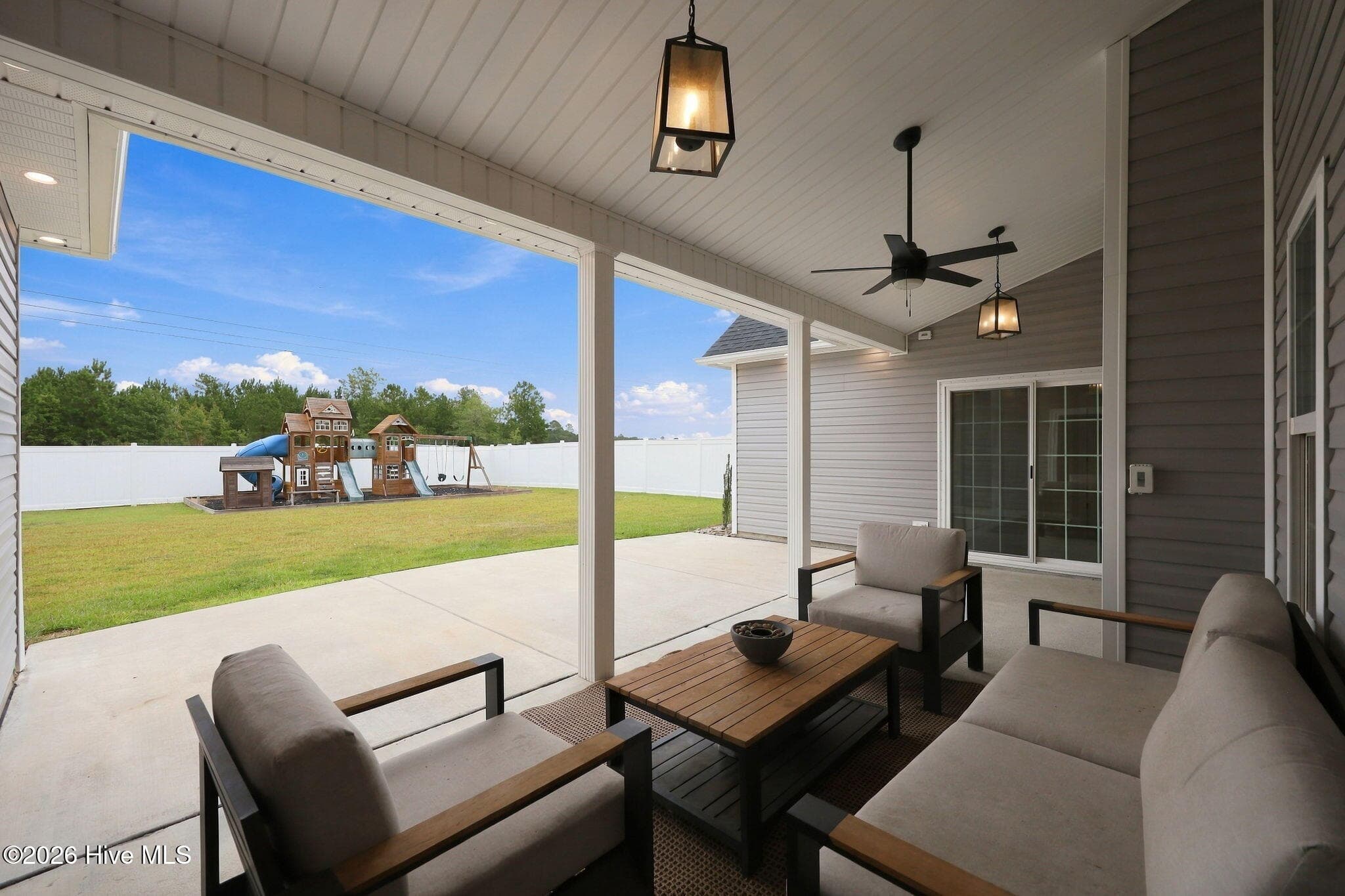 Single Family Residence at 314 Wood House Drive, Jacksonville, NC 28546, photo 10 of 48