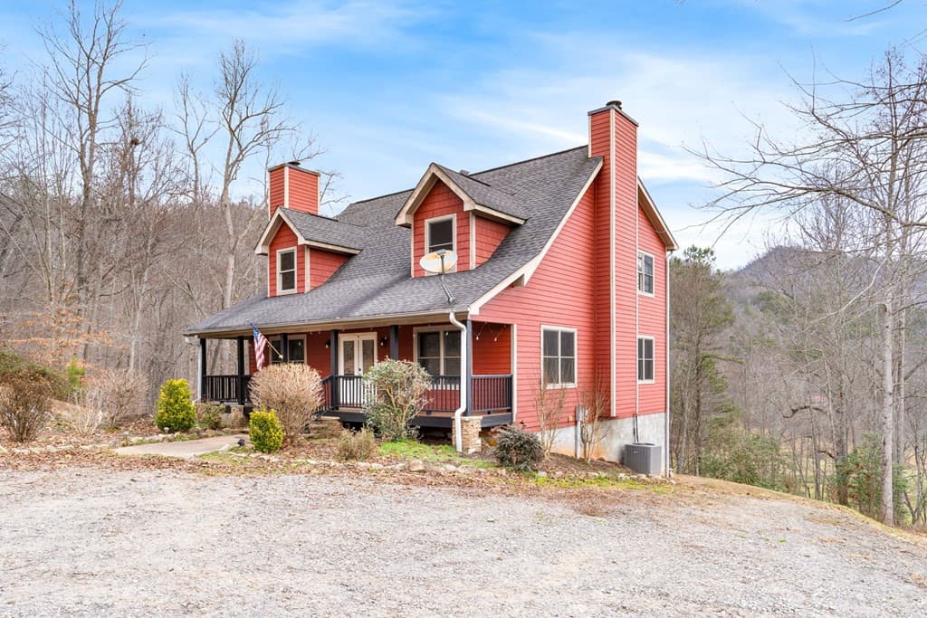 Single Family Residence at 202 Bell Orchard Drive, Hayesville, NC 28904, photo 3 of 43