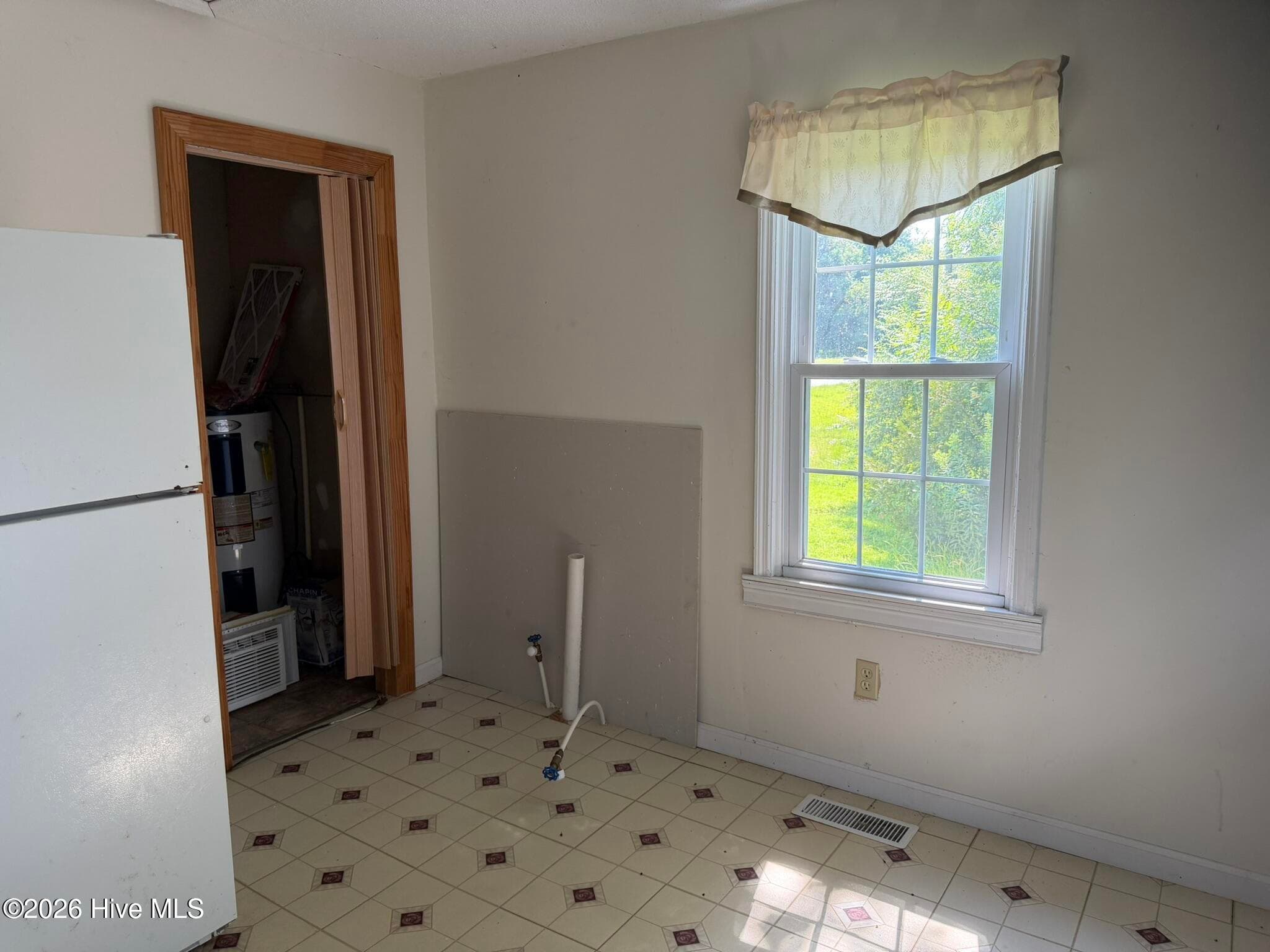 Single Family Residence at 22 Warren Chapel Church Road, Chocowinity, NC 27817, photo 6 of 13