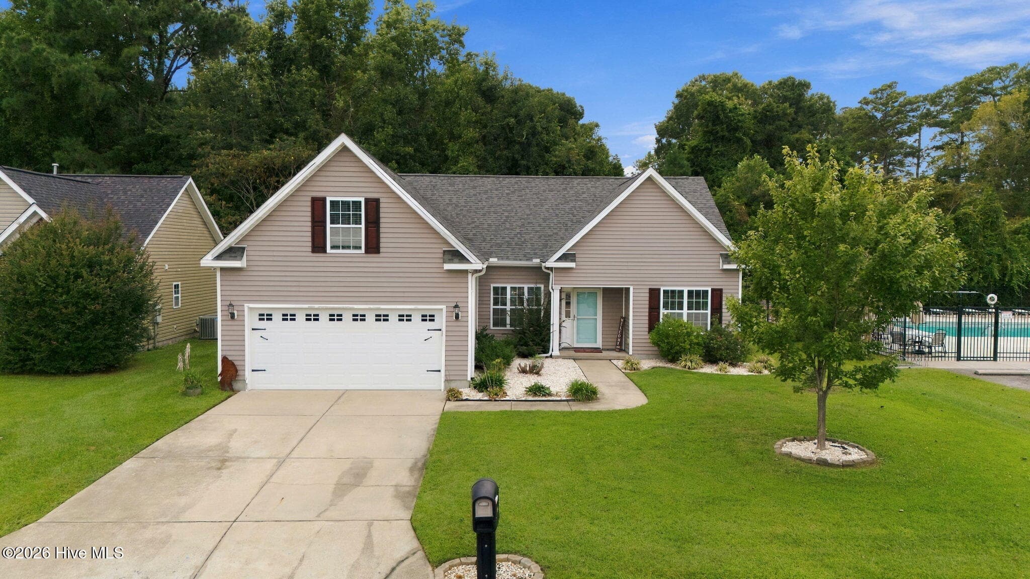 Single Family Residence at 104 Lynden Lane, New Bern, NC 28560, photo 2 of 51