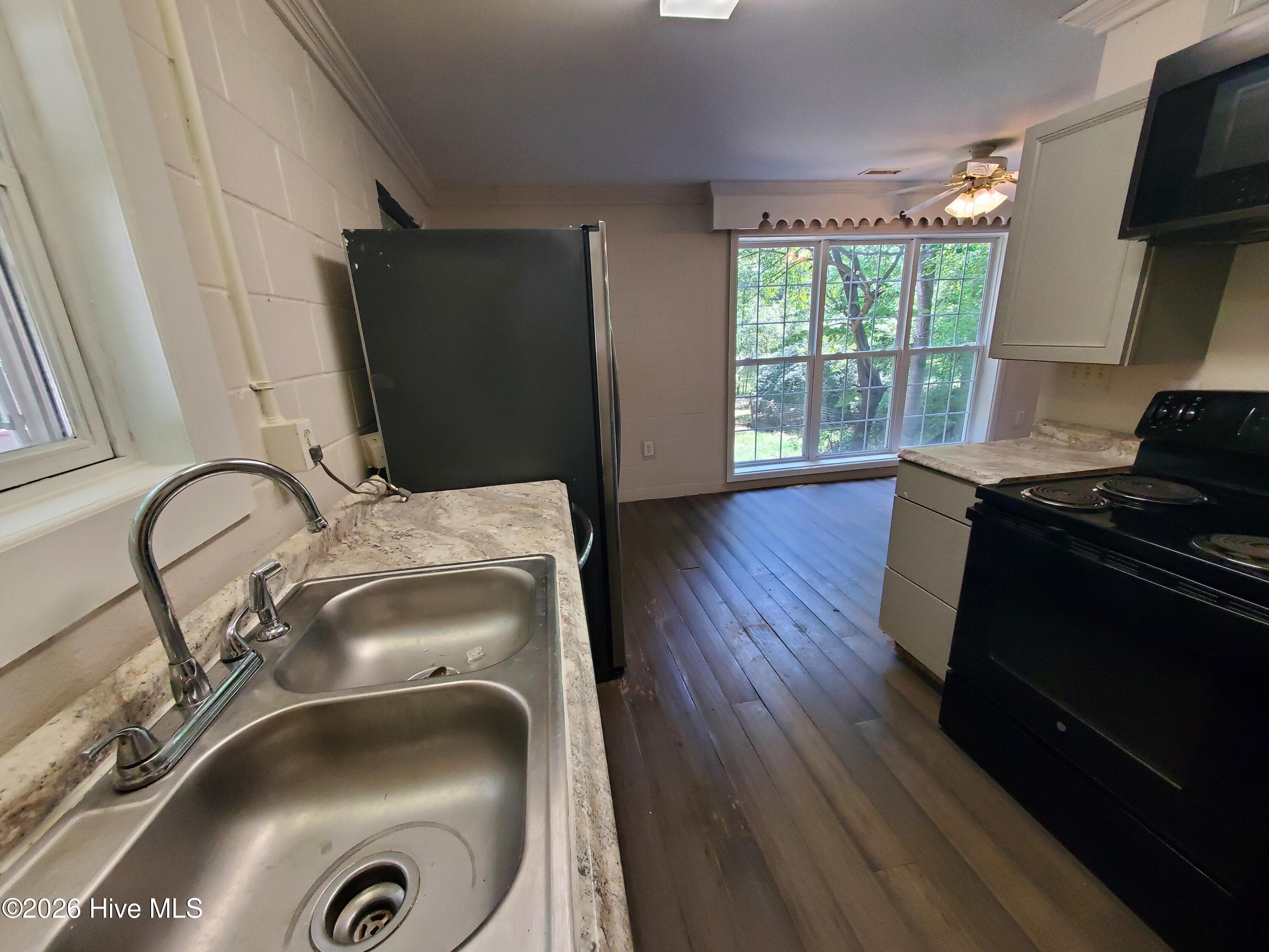 Single Family Residence at 425 Colonial Landing Road SE, Bolivia, NC 28422, photo 10 of 50