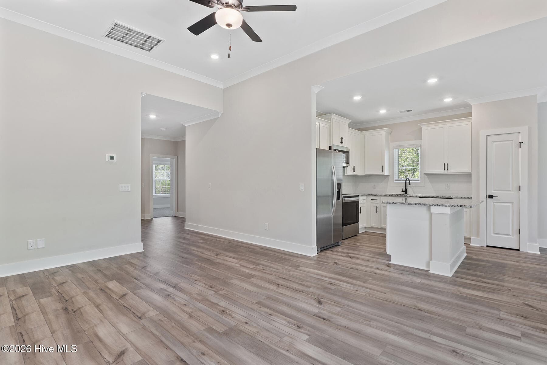 Single Family Residence at 136 Commons View Drive, Hampstead, NC 28443, photo 6 of 17